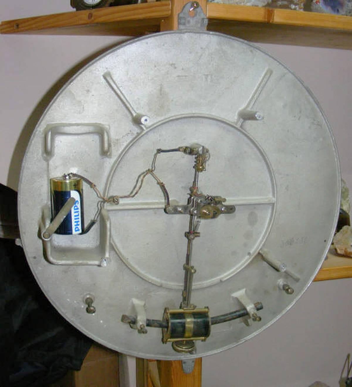 Glass Art Deco Bulle Wall Station Clock