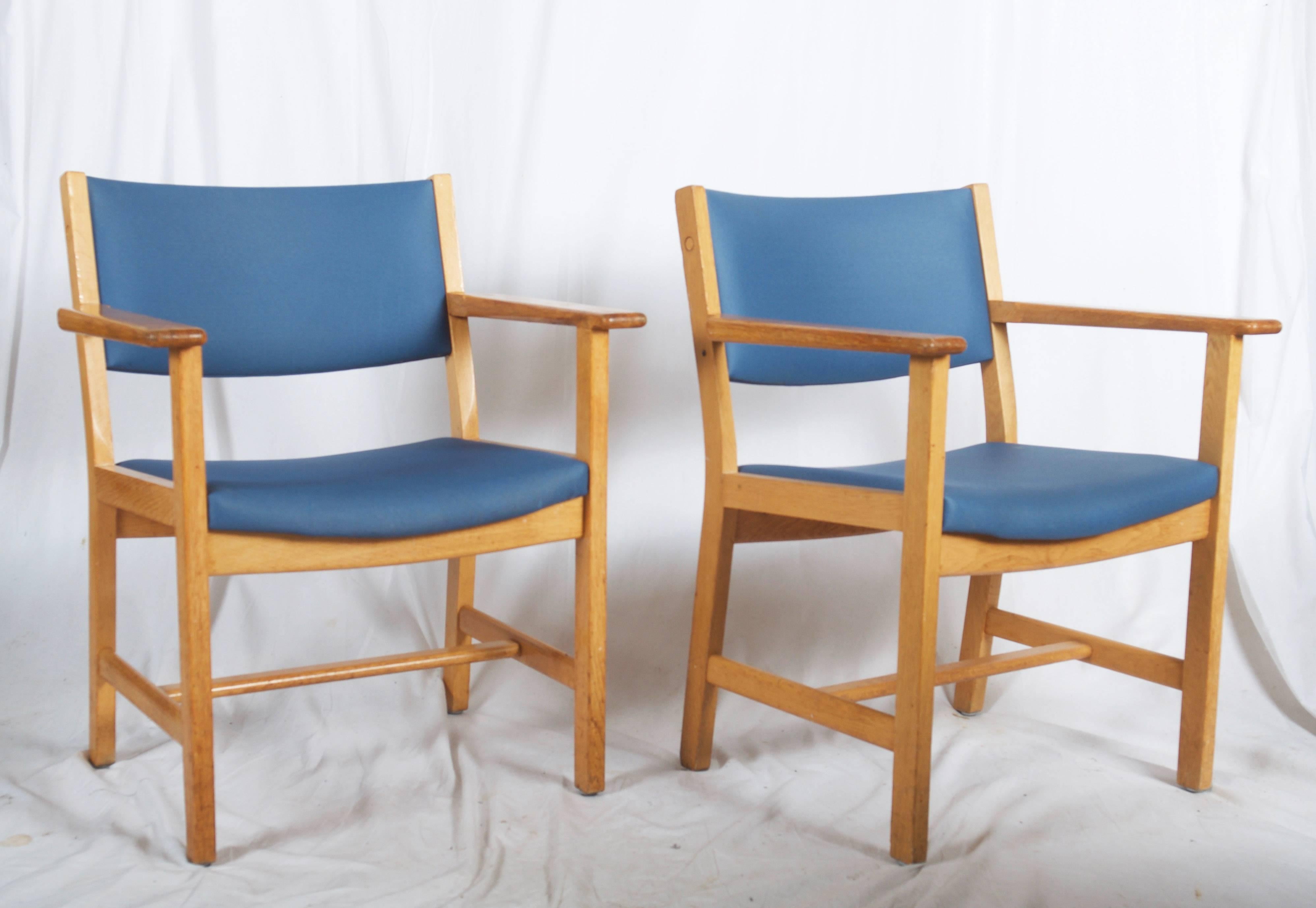 Oak frame lacquered upholster with blue fabric, designed by Hans Wegner for GETAMA in the 1960s.
On request also a full restoration and new upholstery possible. (additional 250Euro/piece + fabric) 
Up to 12 pieces available.
