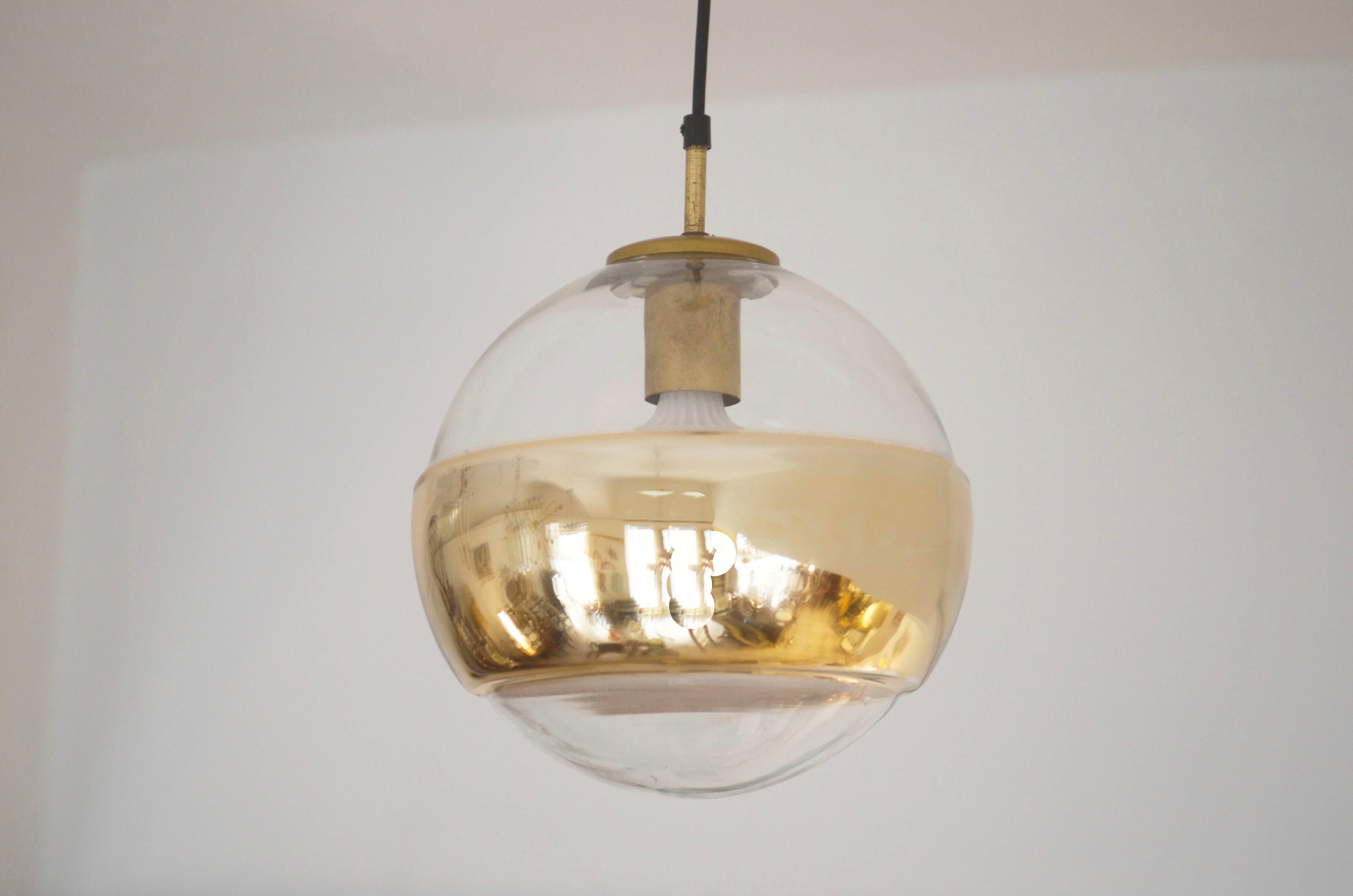 Glass globe with gold strip fitted with one e27 socket.
Made in Germany by Peill & Putzler in the 1960s.