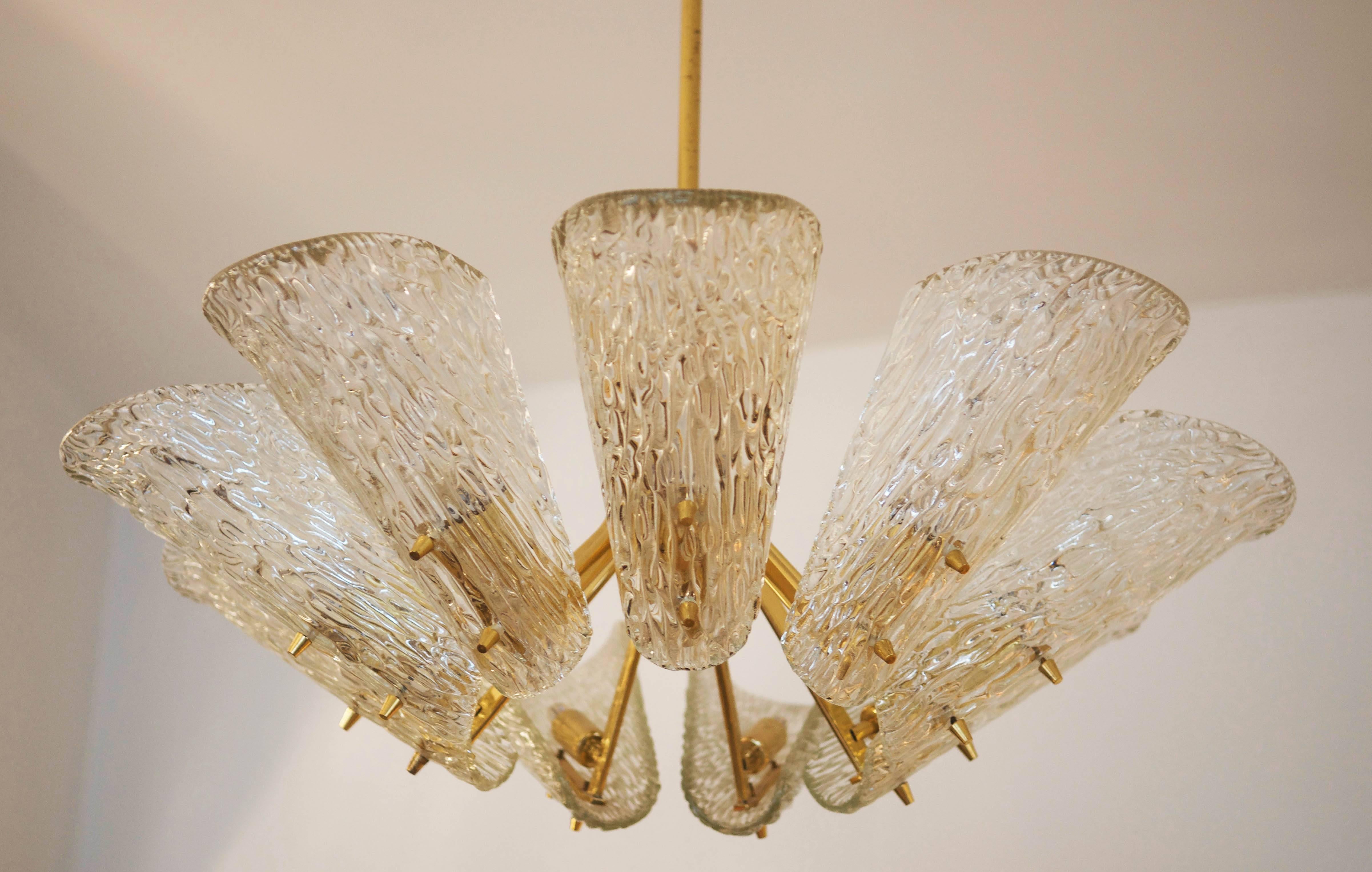 Mid-Century Modern Magnifique grand lustre avec verre texturé Kalmar en vente