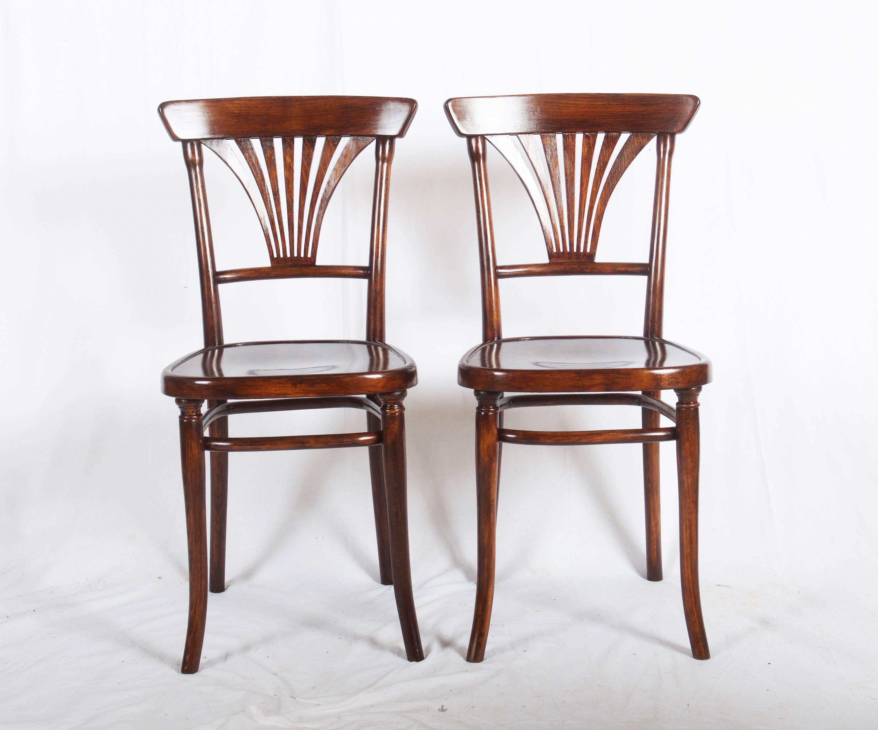 Set of Six Thonet Model 221 Dining Chairs In Excellent Condition In Vienna, AT