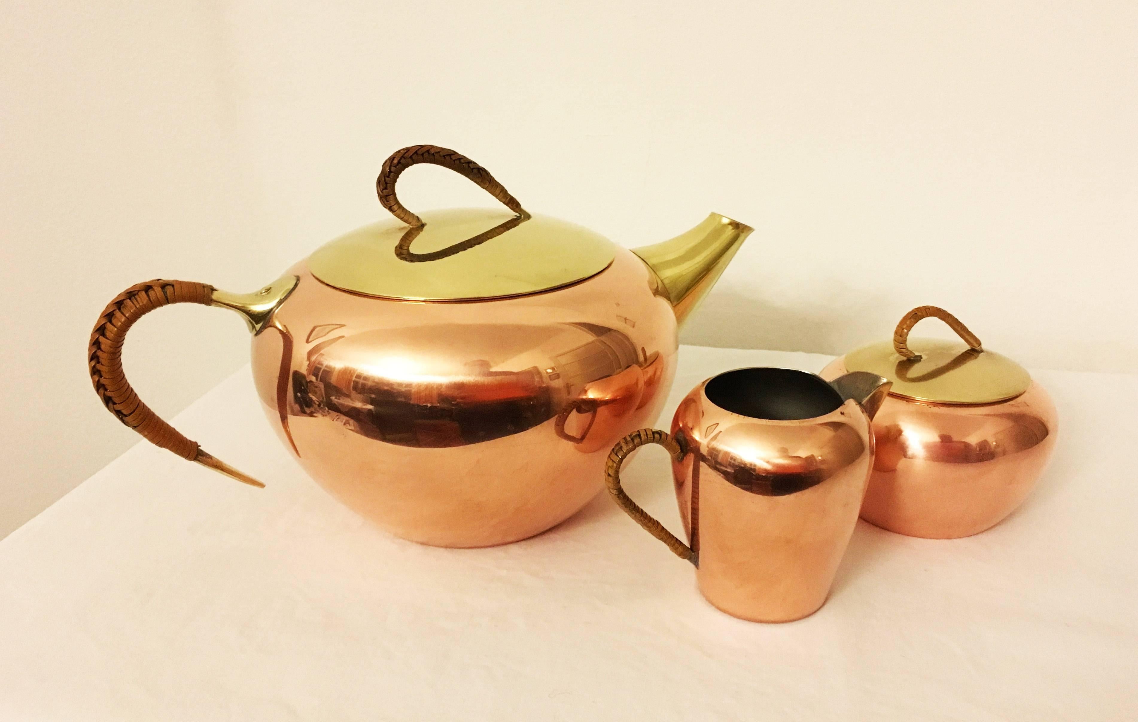 Copper or brass set of a tea pot, milk creamer and a sugar bowl made by Erich Kolbenheyer for EKW Austria in the 1950s.
Dimensions:
Pot: W 37cm (14.56"), D 17cm (6.69"), H 16cm (6.30").
Cramer: W 7cm (2.75"), D 11cm