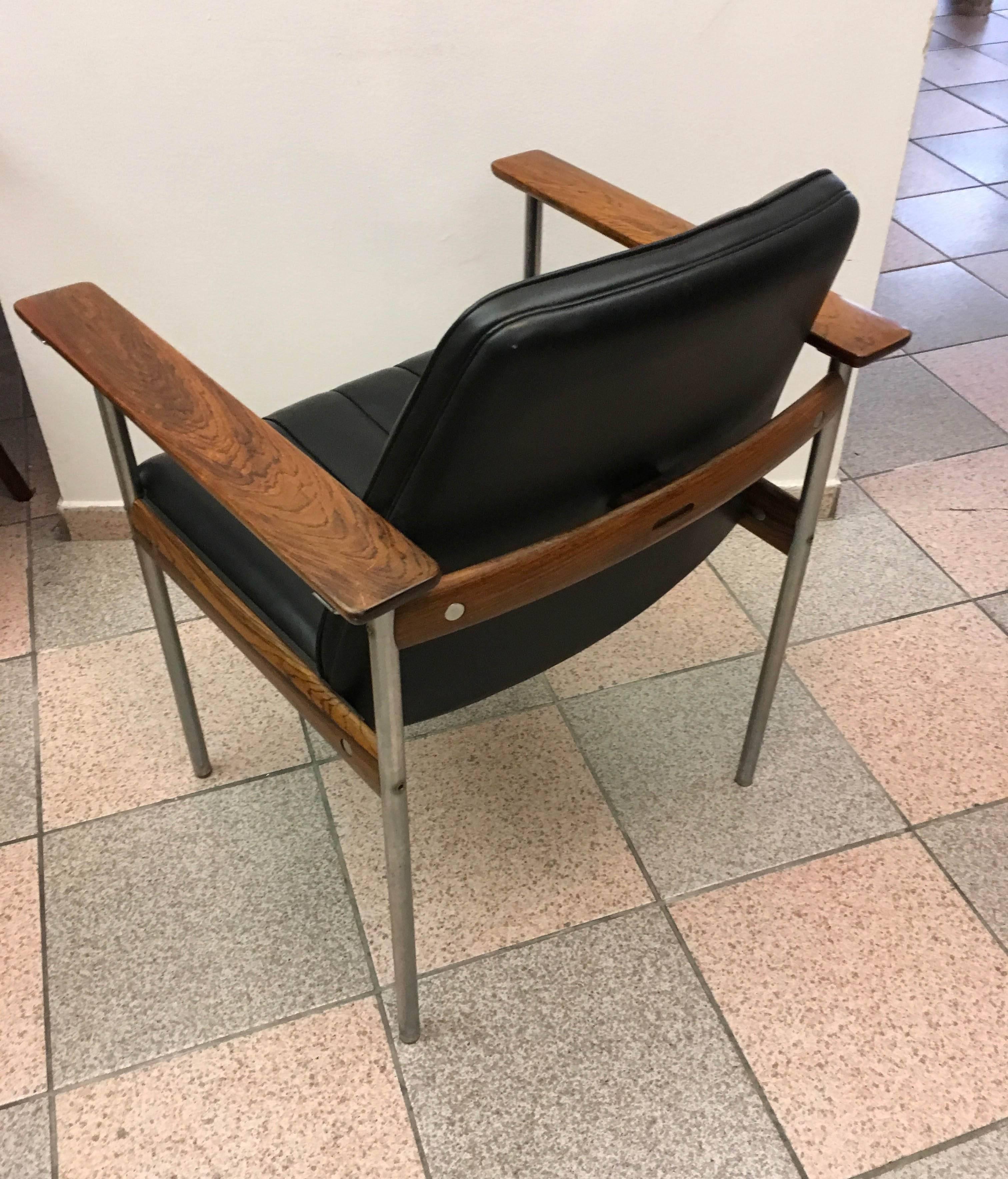 Steel legs with rosewood elements and leather seat designed by Sven Ivar Dysthe in Norway for Dokka Mobler in the 1960s.
Those chairs are in very good originals condition with small patina on steel and wood parts.
Dimensions: 81 H x 65 W x 58 D cm.