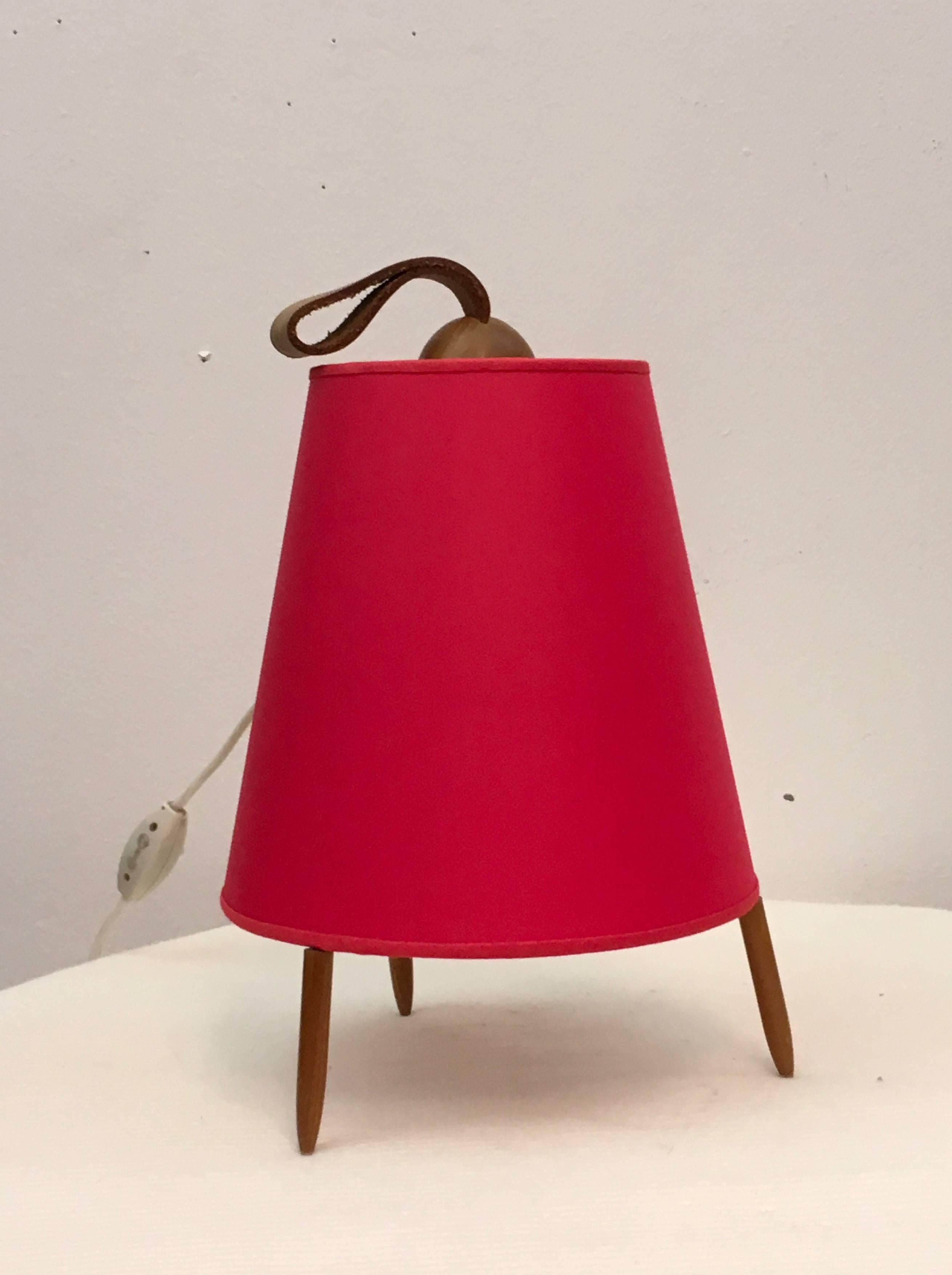 J. T. Kalmar Tischlampe in Form der 1950er Jahre (Moderne der Mitte des Jahrhunderts) im Angebot