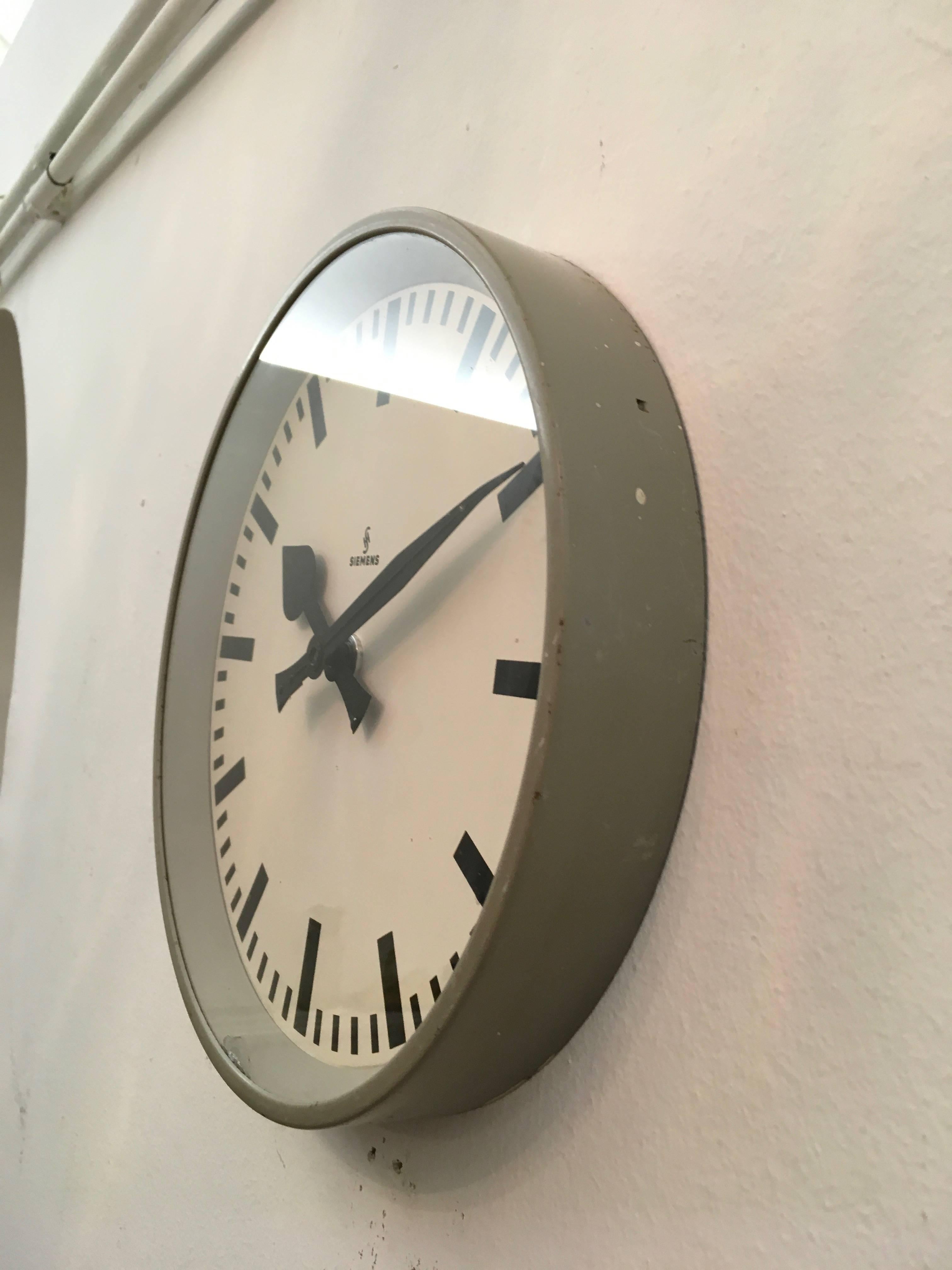 Steel painted with glass front made in Austria in the 1950s.
Formerly a slave clock, it is now fitted with a modern quartz movement with a battery.