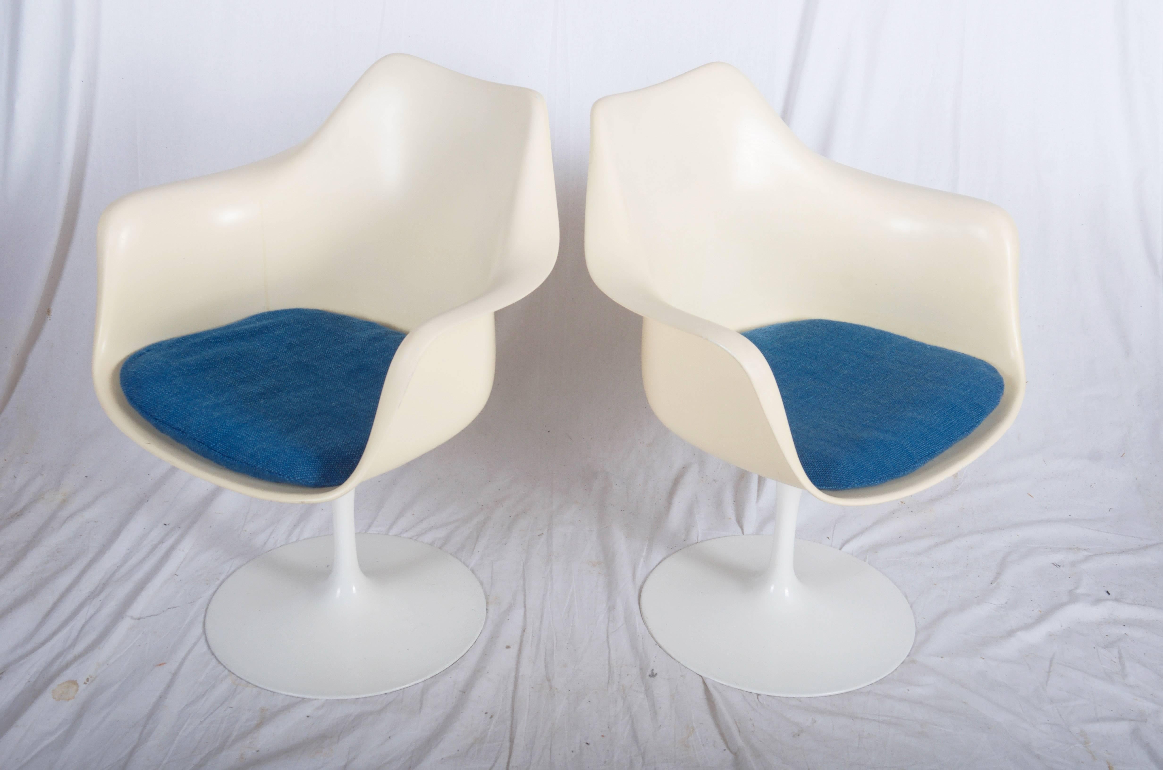 Set of Two Eero Saarinen Model 151 Tulip Armchairs 3