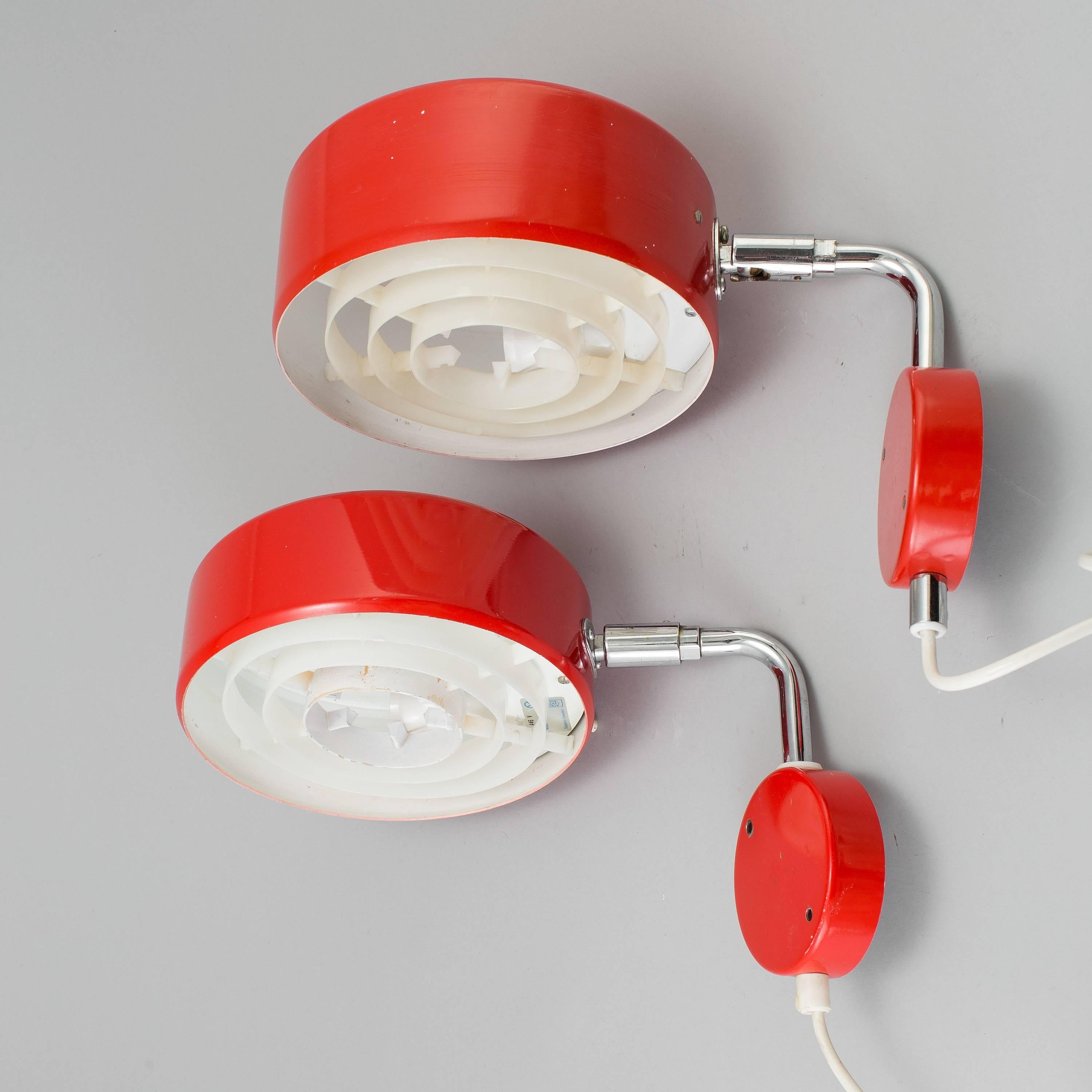 Simris red wall lamp designed by Anders Pehrsson in the 1960s for Ateljé Lyktan. 
The neck can be taken in different positions. The two other voltage there are two light bulbs. On the Switcher you can decide to have only one of the two lamps on or