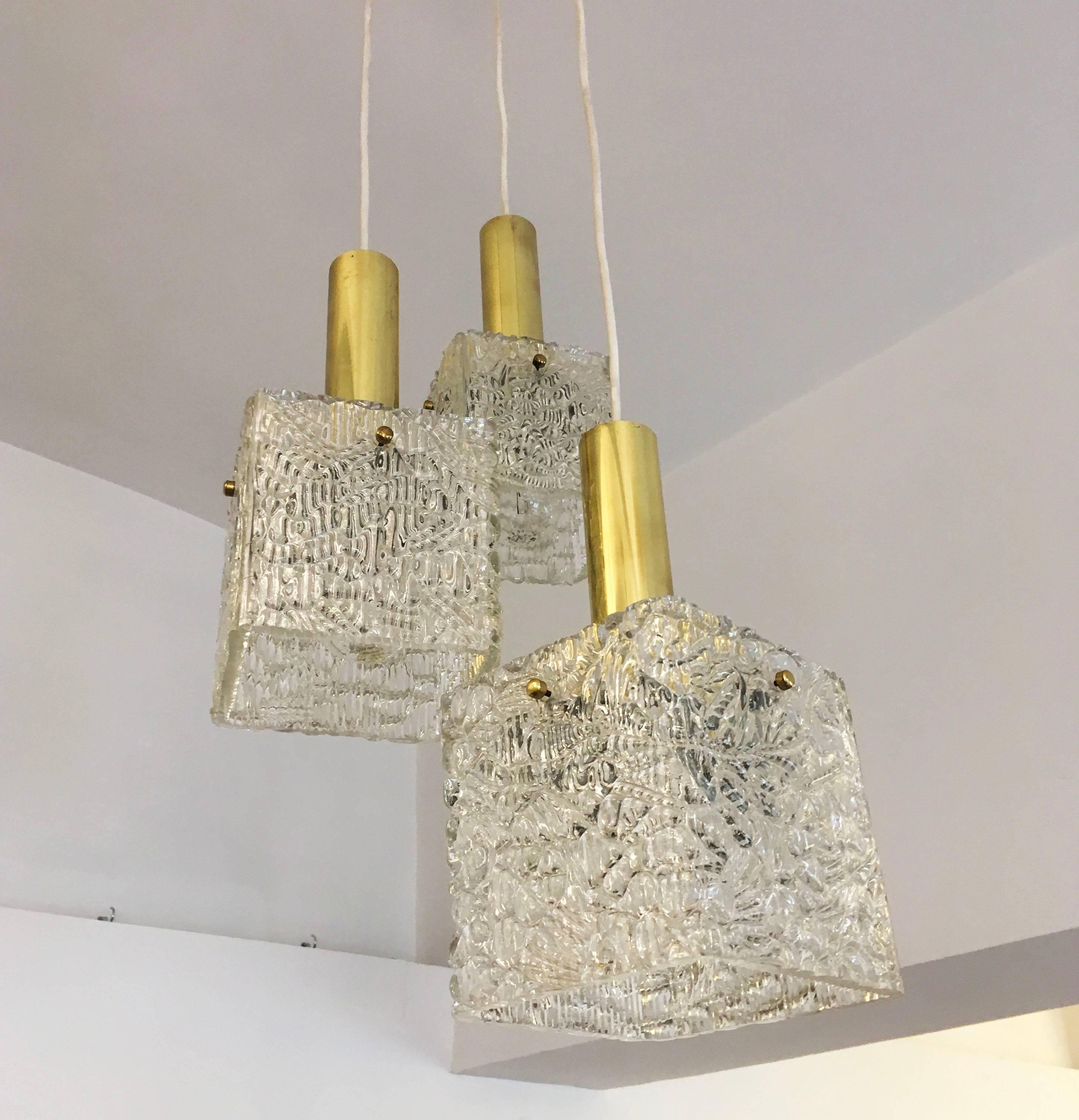 Mid-20th Century Cascading Textured Glass and Brass Chandelier by J.T. Kalmar For Sale