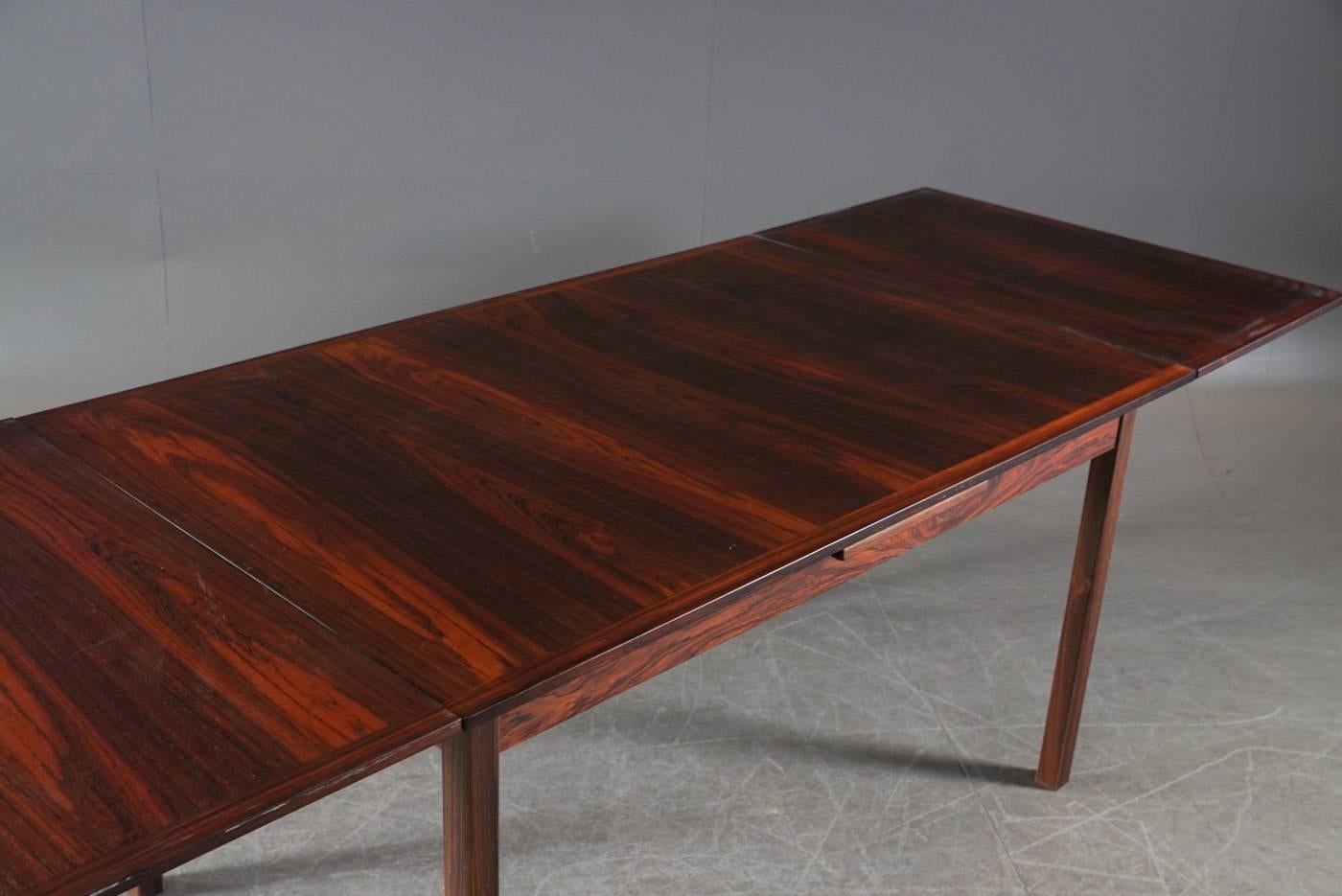 troeds dining table