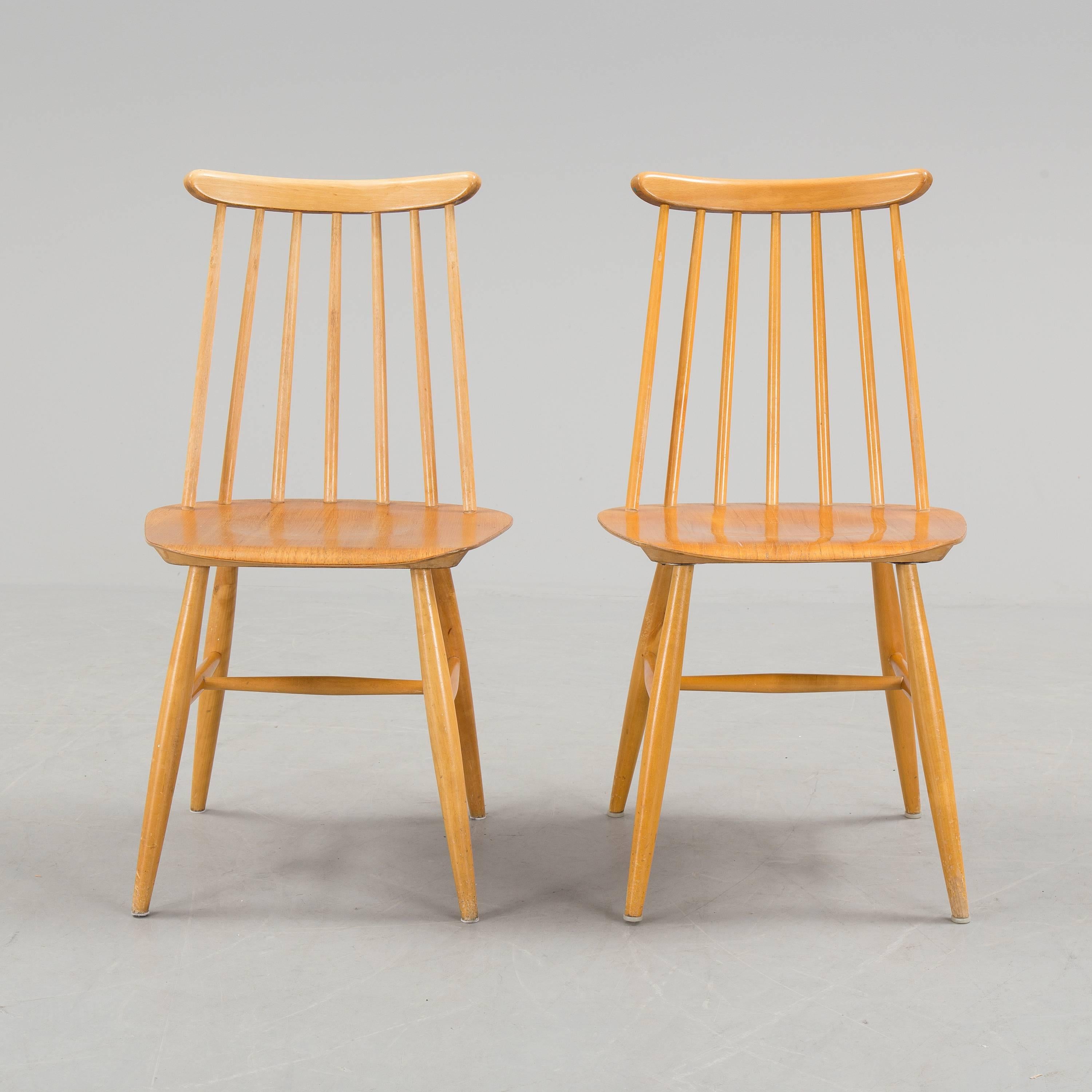 Scandinave moderne Paire de chaises de salle à manger Ilmari Tapiovaara en vente