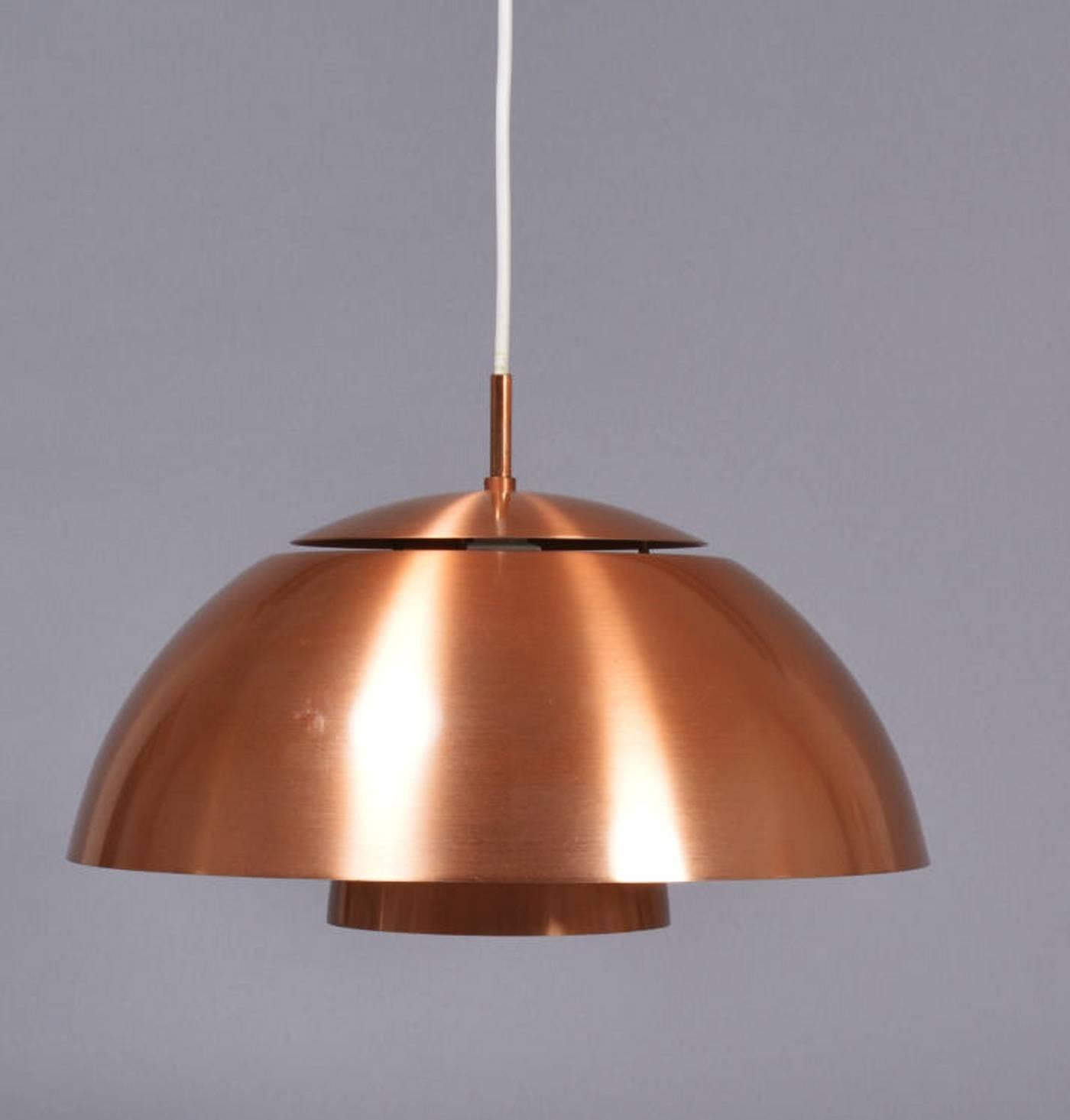 Manufactured by Lyfa in Denmark in the 1970s. Designed as the Olymp model, this pendant is fitted with one E27 socket and is perfectly suited for installation in any dining room, bedroom, or study. In great original condition with typical wear for
