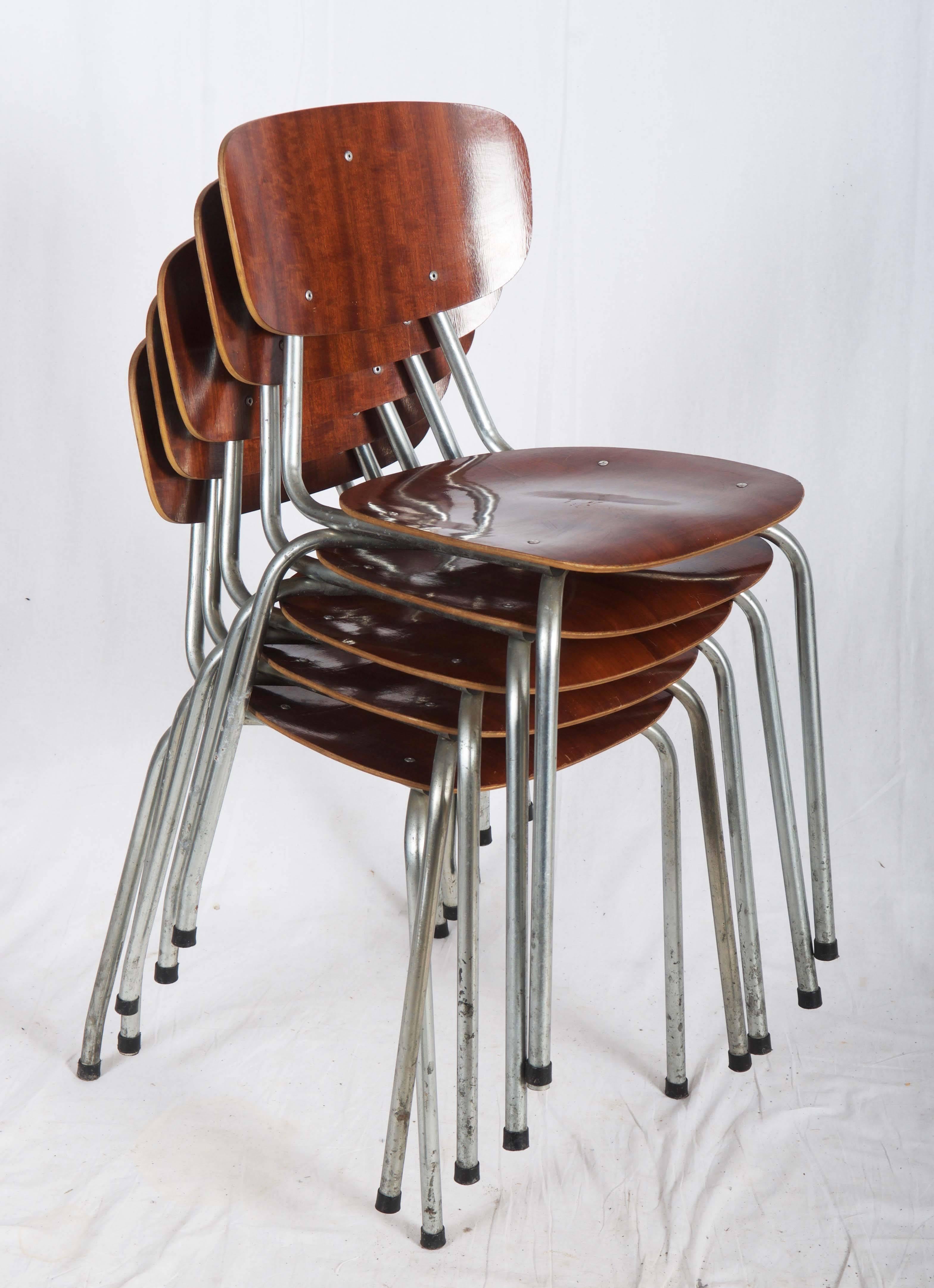 Set of Five Stockable Mid-Century Chairs In Good Condition For Sale In Vienna, AT