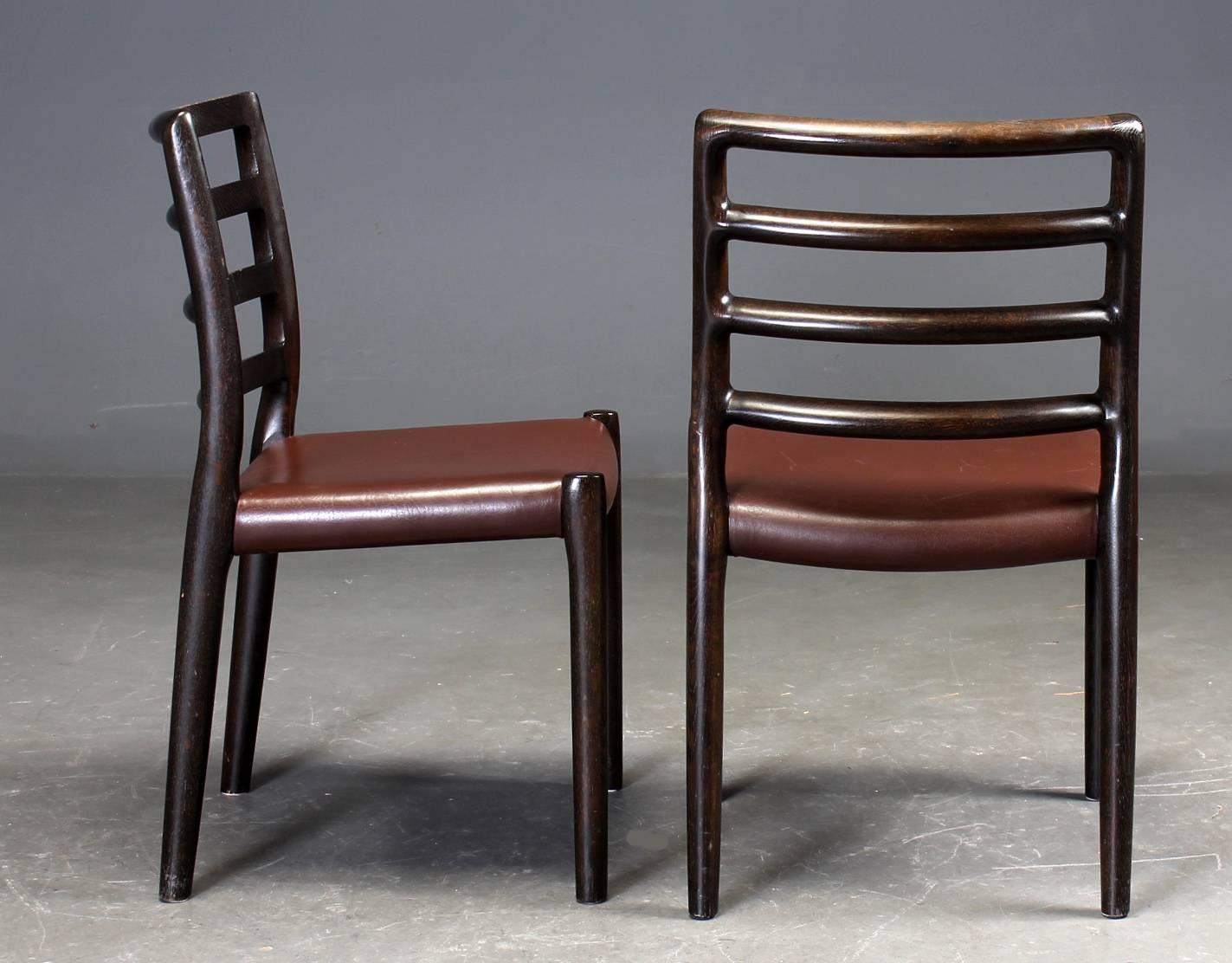 Danois Ensemble de six chaises de salle à manger en chêne de Niels O. Moller pour J.L.Moller en vente