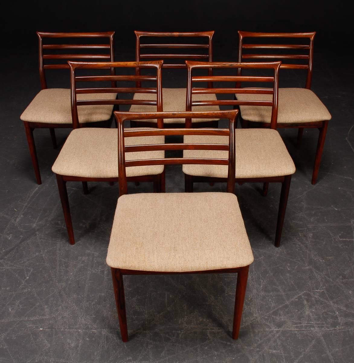 Dining chairs designed by Erling Torvits for Sorø stolefabrik in Denmark. Hand-sculpted solid hardwood.
Wood and upholstery restored.
Delivery time about 3-4 weeks!