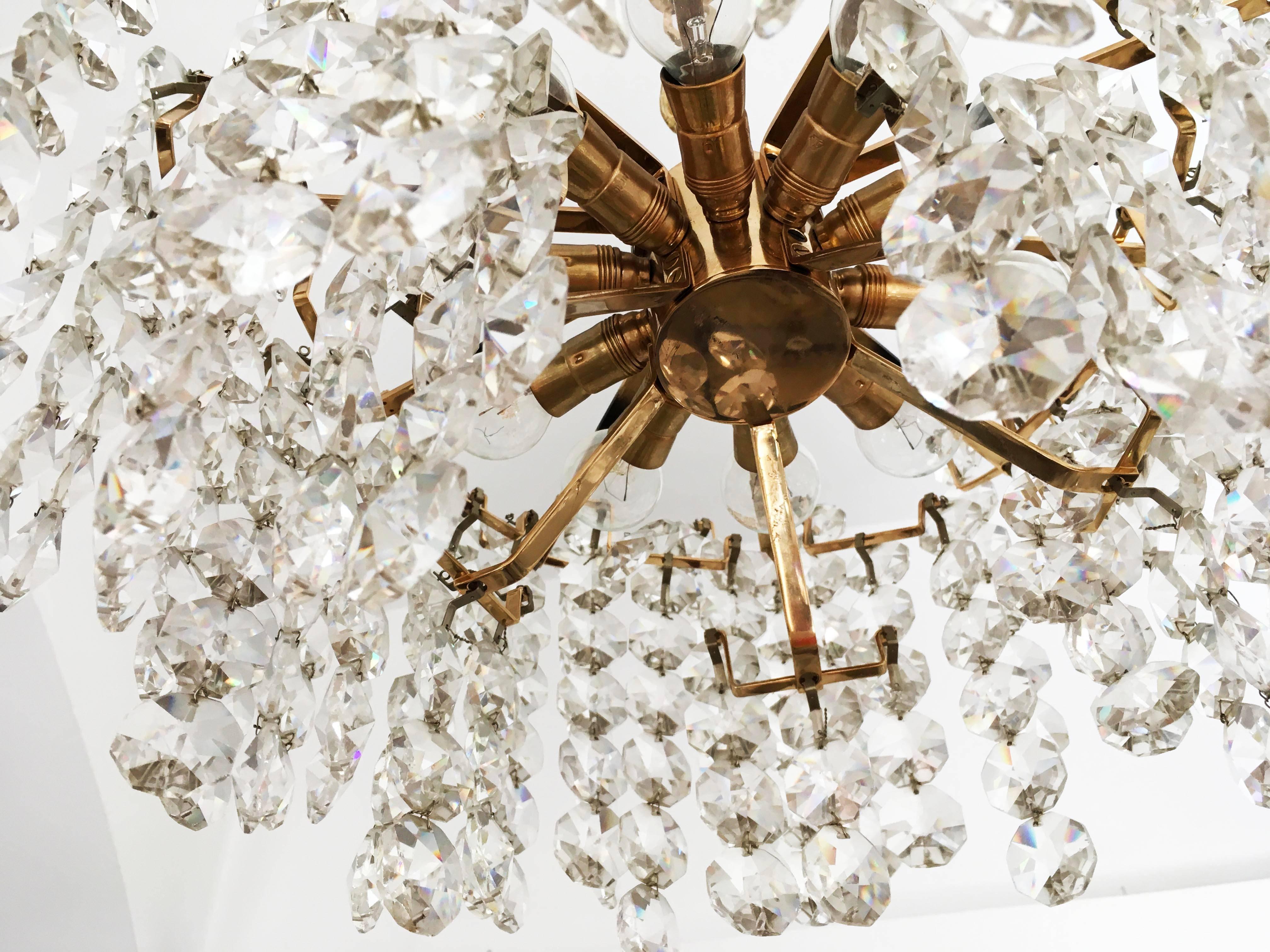 Unique Cut Crystal Chandelier by Bakalowits In Excellent Condition For Sale In Vienna, AT