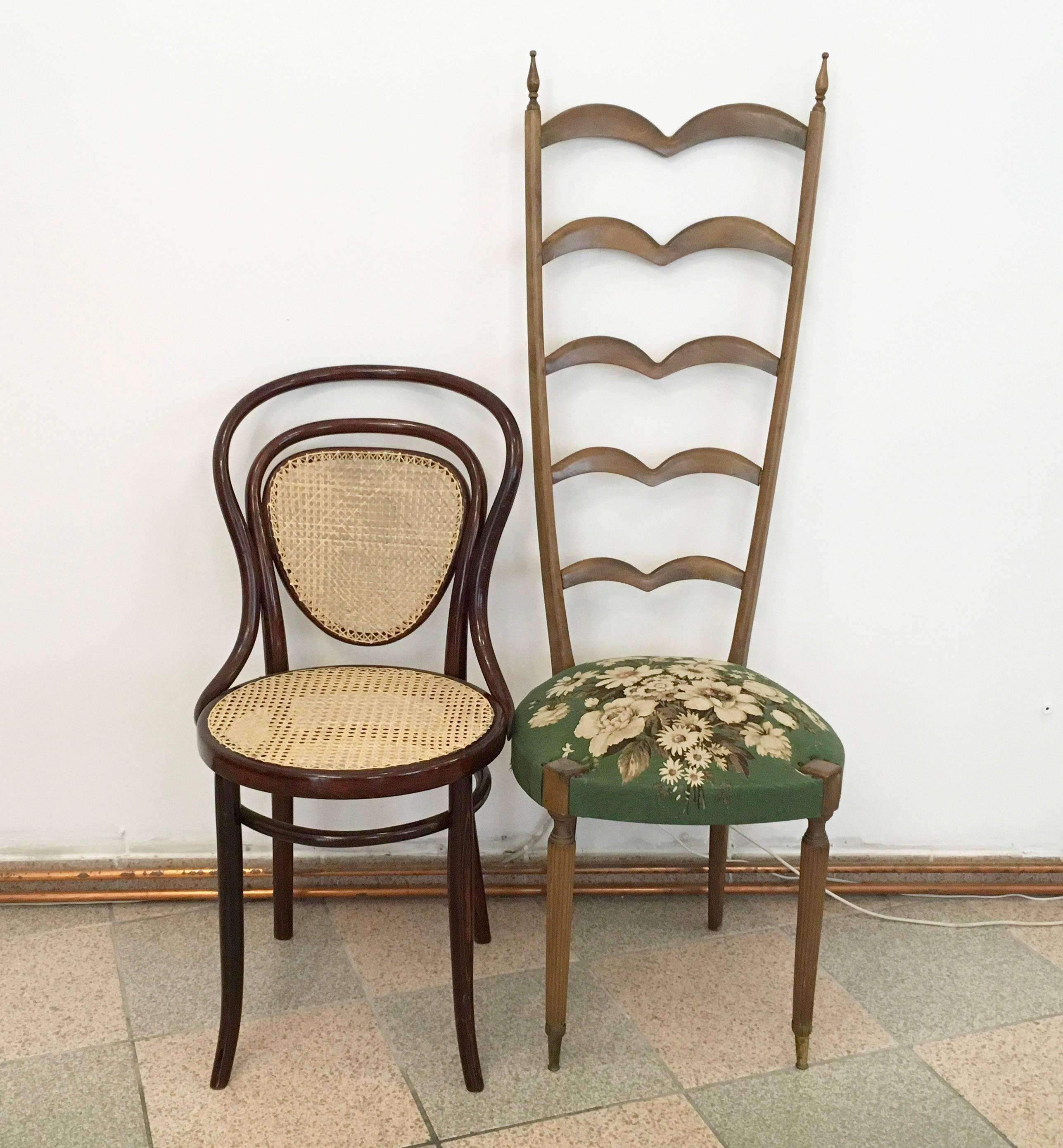 Ein Paar Stühle mit hoher Rückenlehne, Oskar Strnad oder Hugo Gorge zugeschrieben im Angebot 2