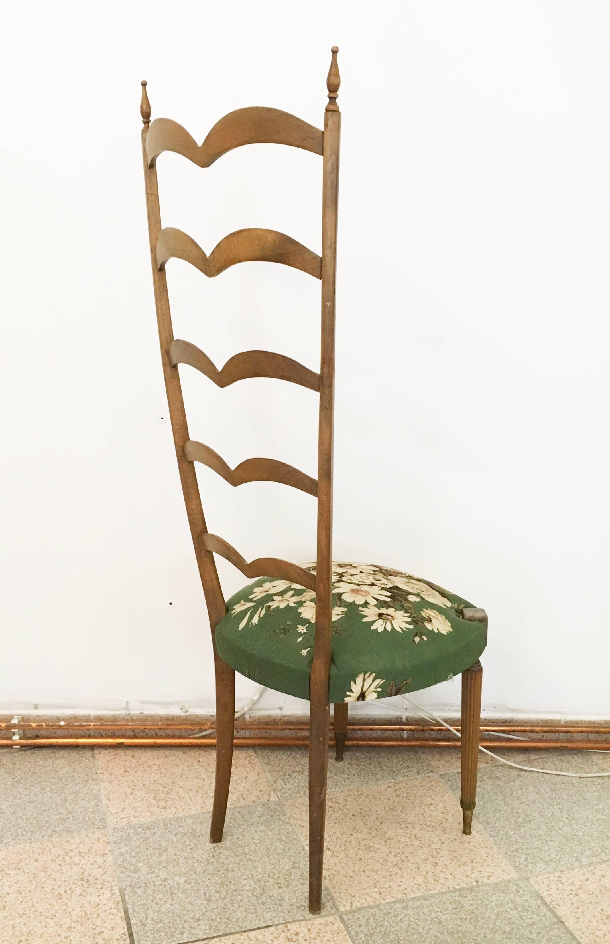 Beech wood construction high backed, front legs turned and fluted with brass ends, upholstery with spring core. Made in Austria in the 1920s, designed by Oskar Strnad or Hugo Gorge.
Very good original condition, new upholstery on request