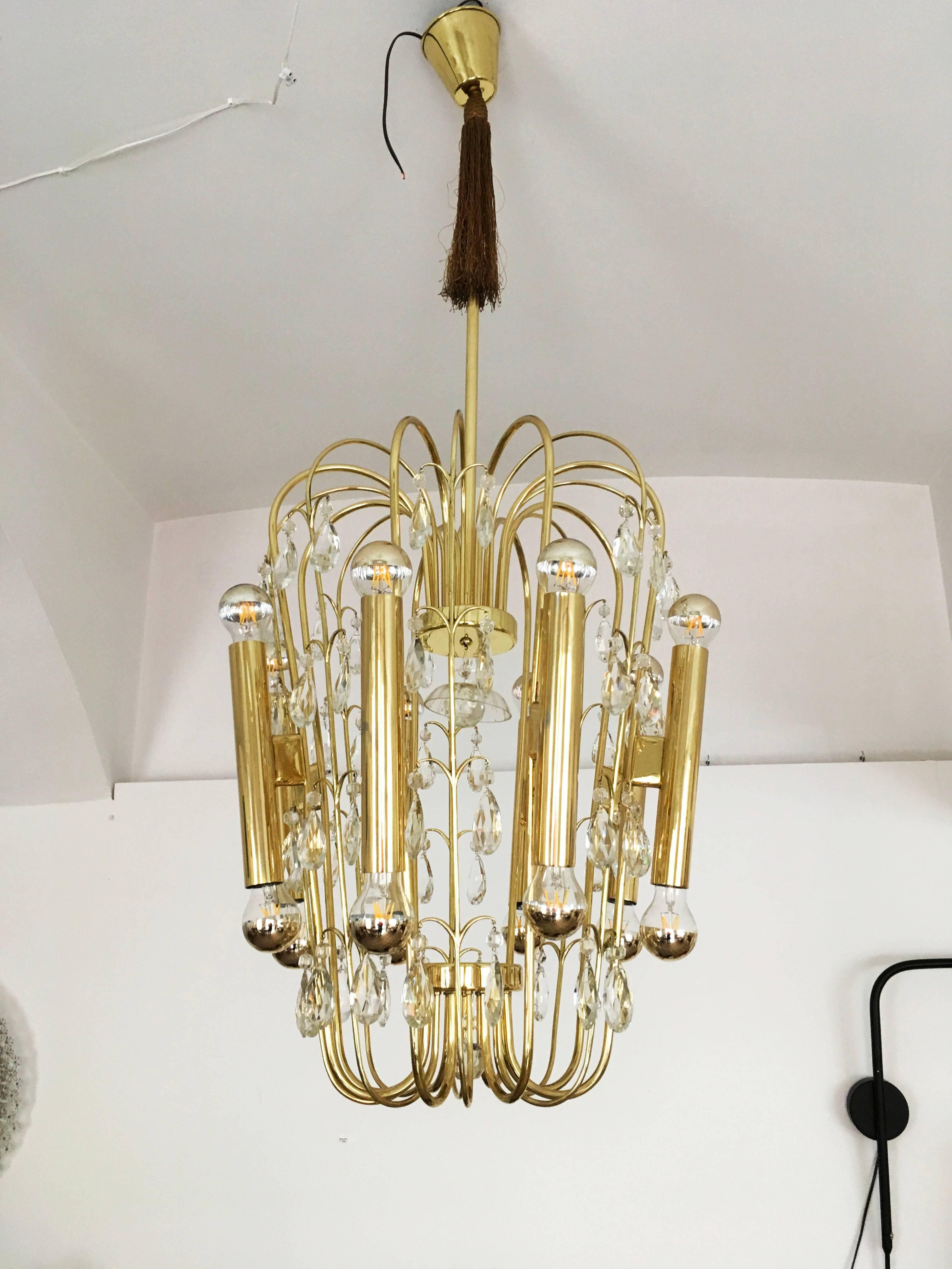 Mid-20th Century Austrian Brass and Cut Crystal Chandelier For Sale