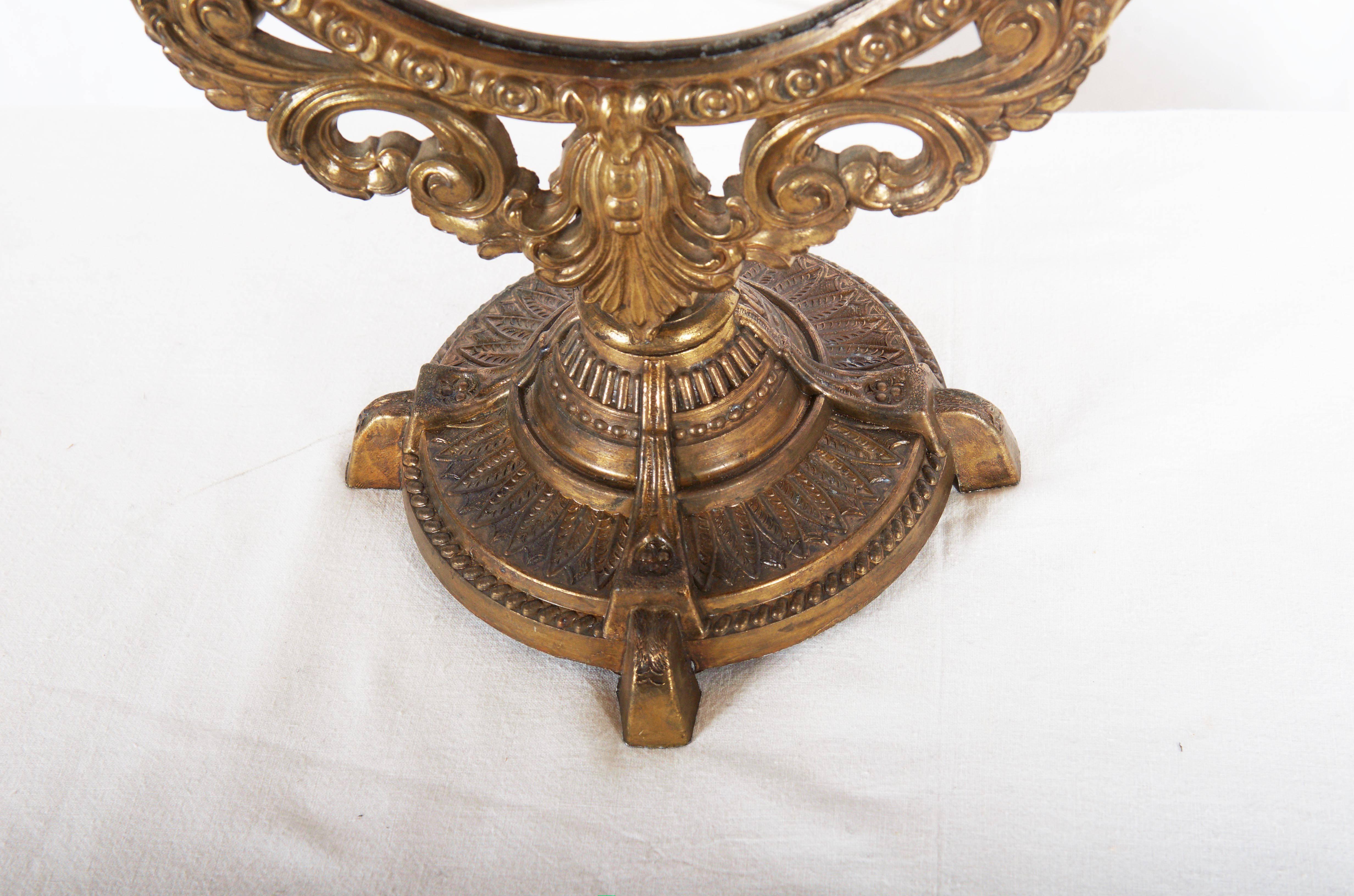 Oval Table Brass Mirror in Baroque Style In Excellent Condition For Sale In Vienna, AT