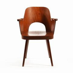 Poltrone di metà secolo di Lubomír Hofmann