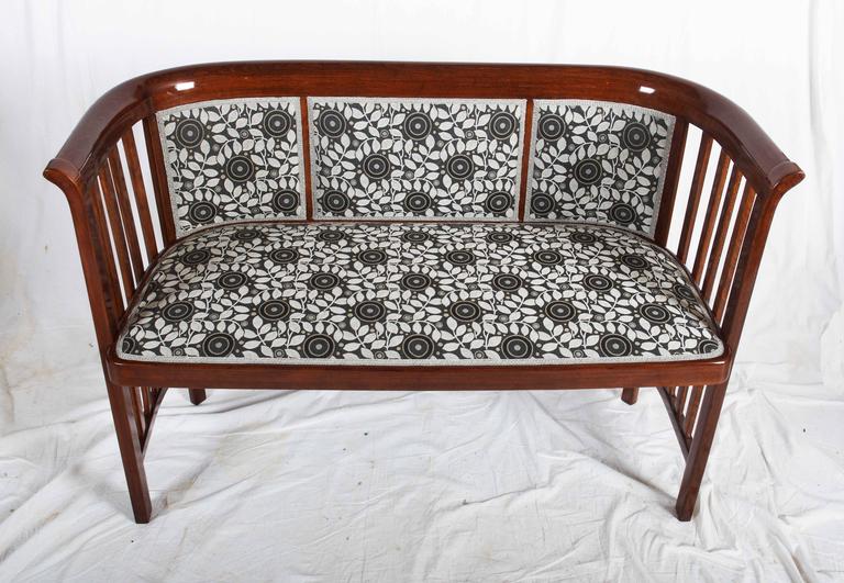 Josef Hoffmann Bentwood Settee In Excellent Condition For Sale In Vienna, AT