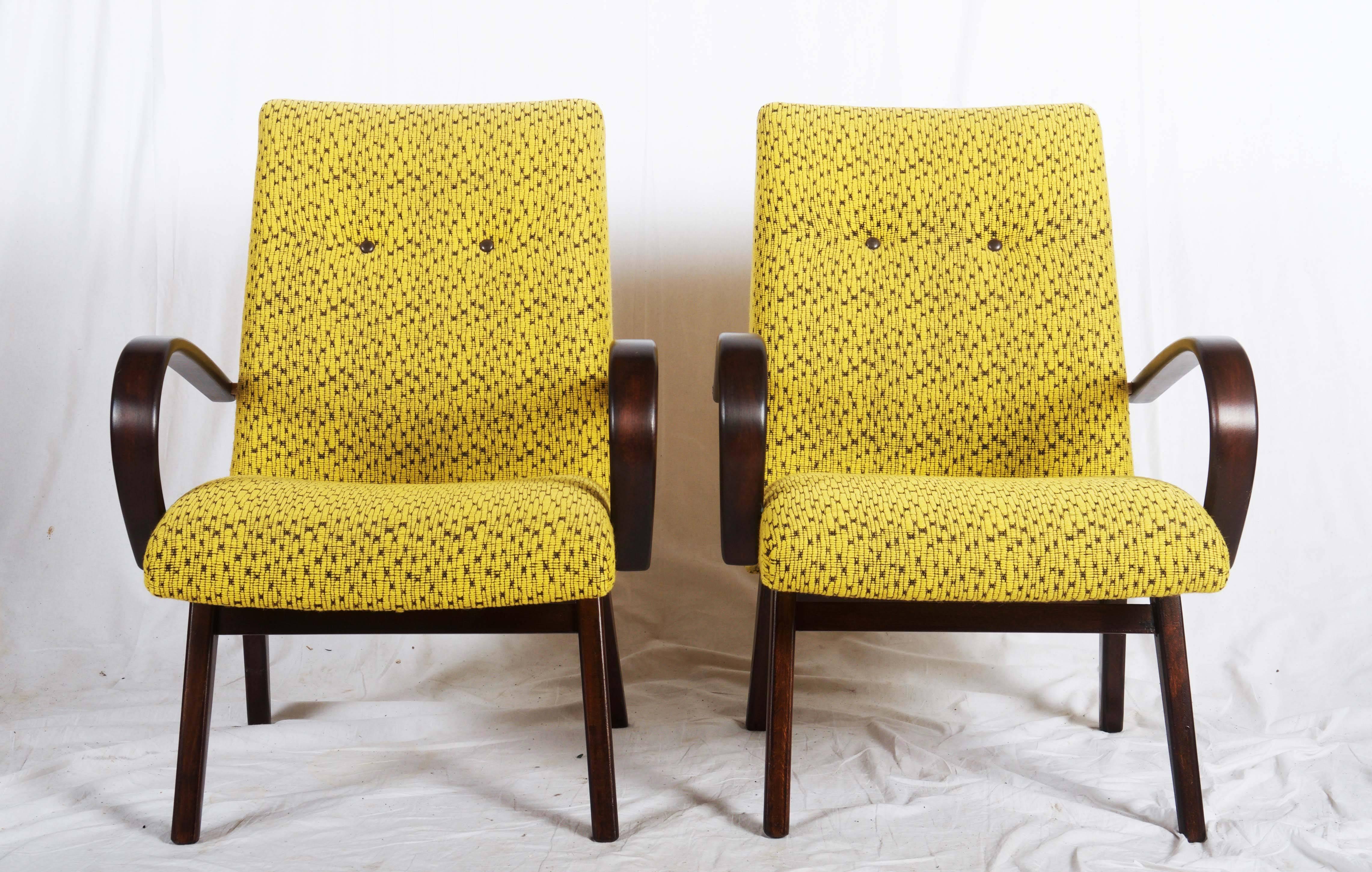 Pair of armchairs from the mid-1960s. Beechwood/ bentwood construction with upholstery.
Nearly perfect original condition.