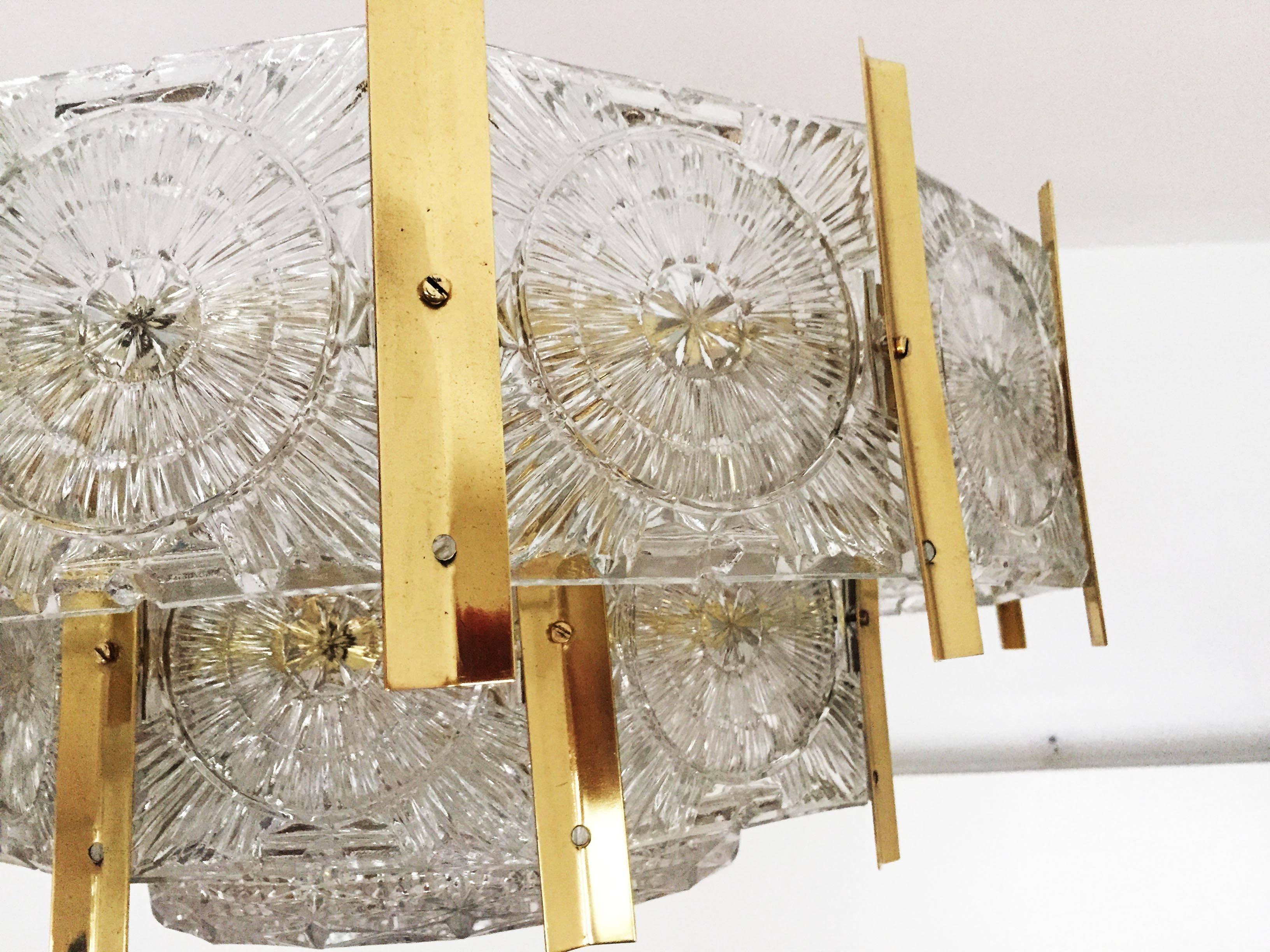 Scandinavo moderno Bellissimo lampadario in ottone di metà secolo in vendita