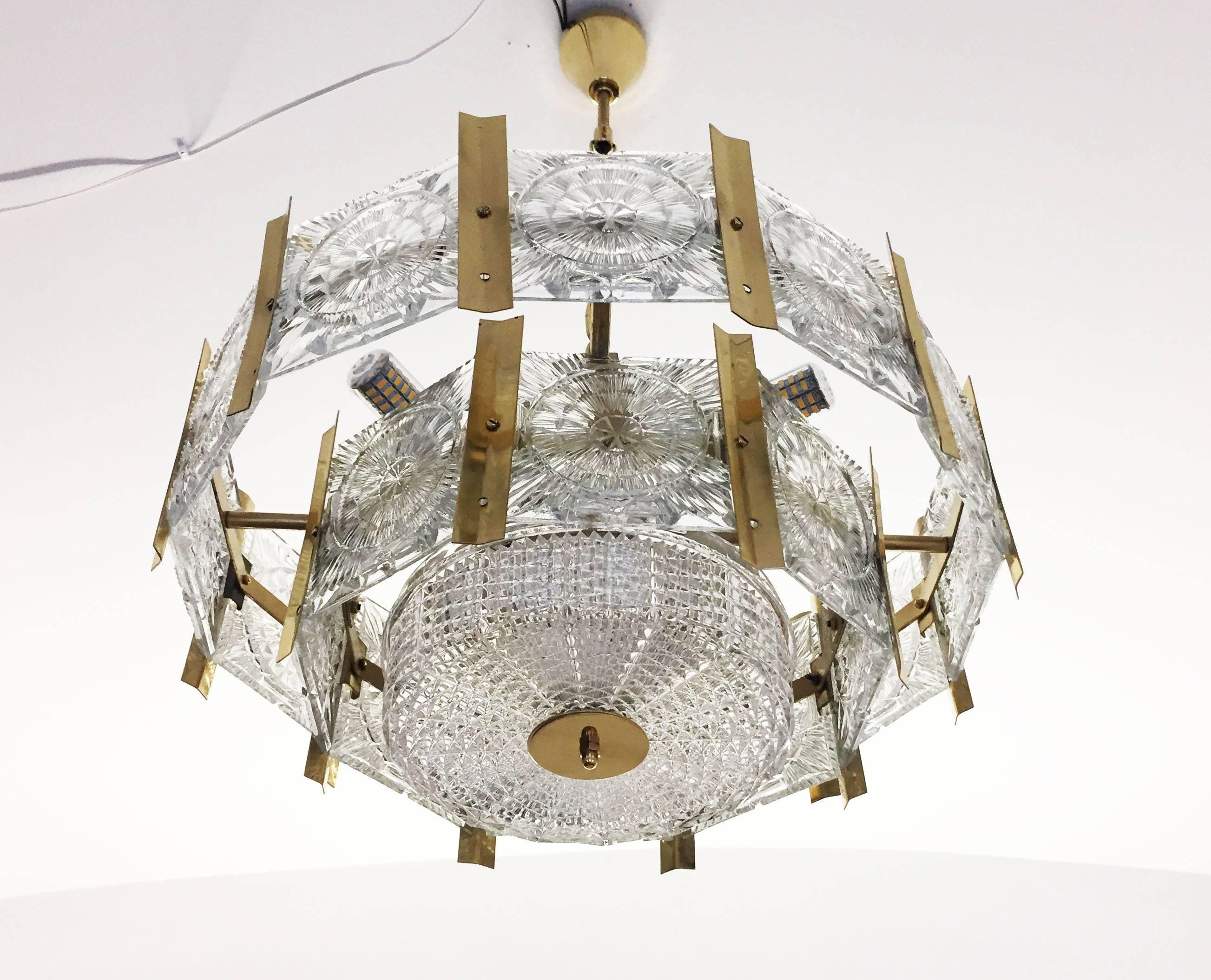 Bellissimo lampadario in ottone di metà secolo In condizioni ottime in vendita a Vienna, AT