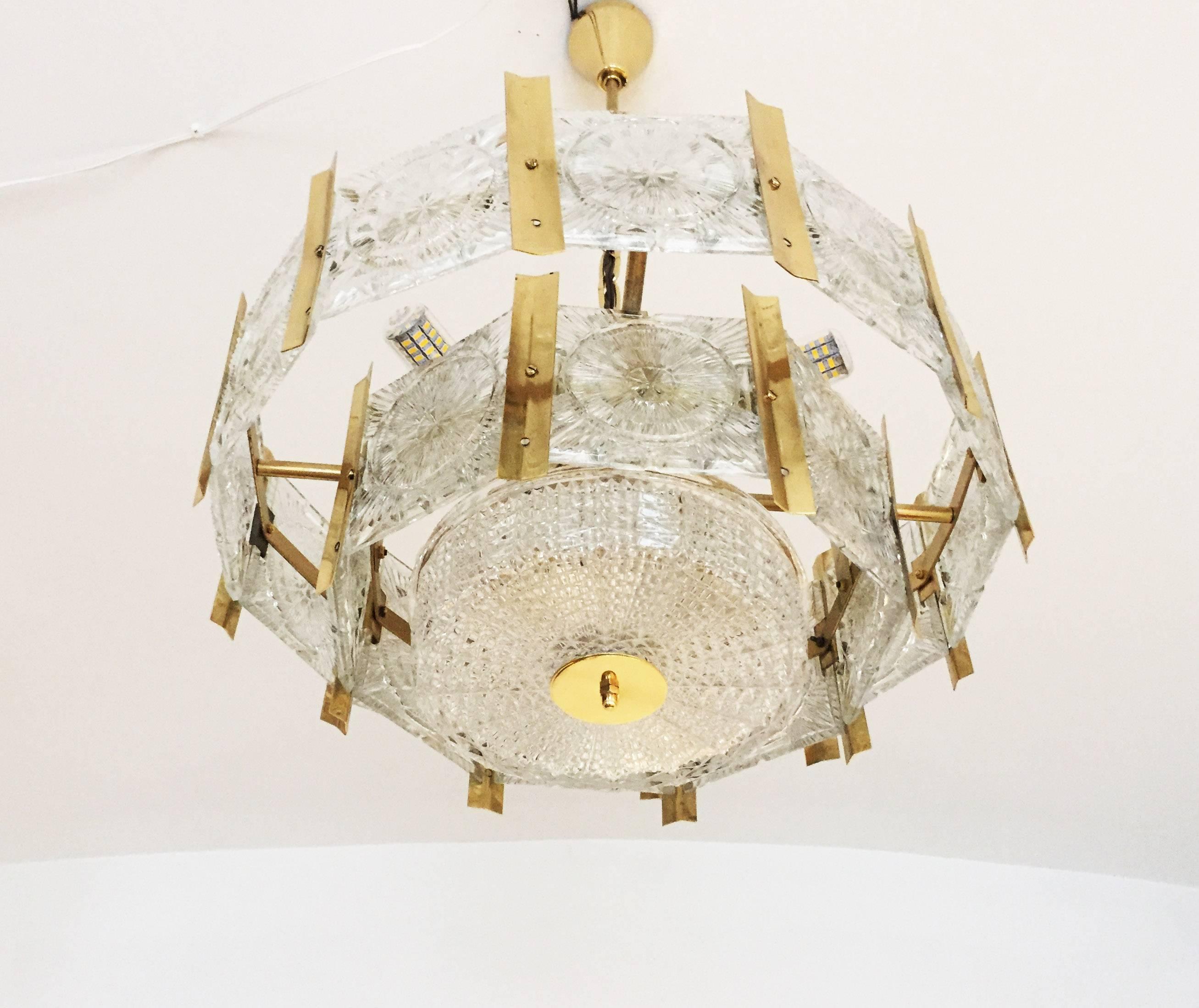 Metà XX secolo Bellissimo lampadario in ottone di metà secolo in vendita