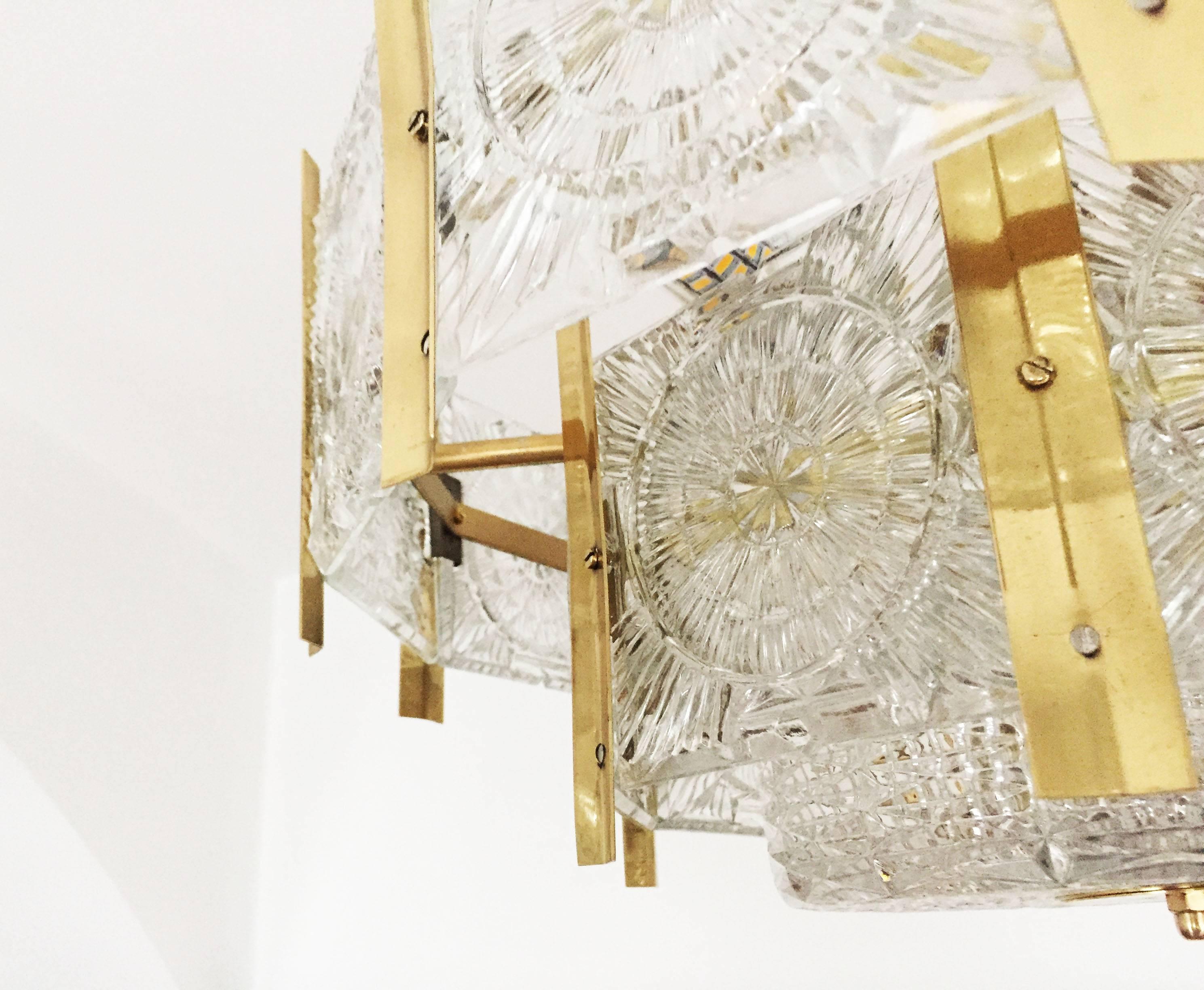 Bellissimo lampadario in ottone di metà secolo in vendita 1