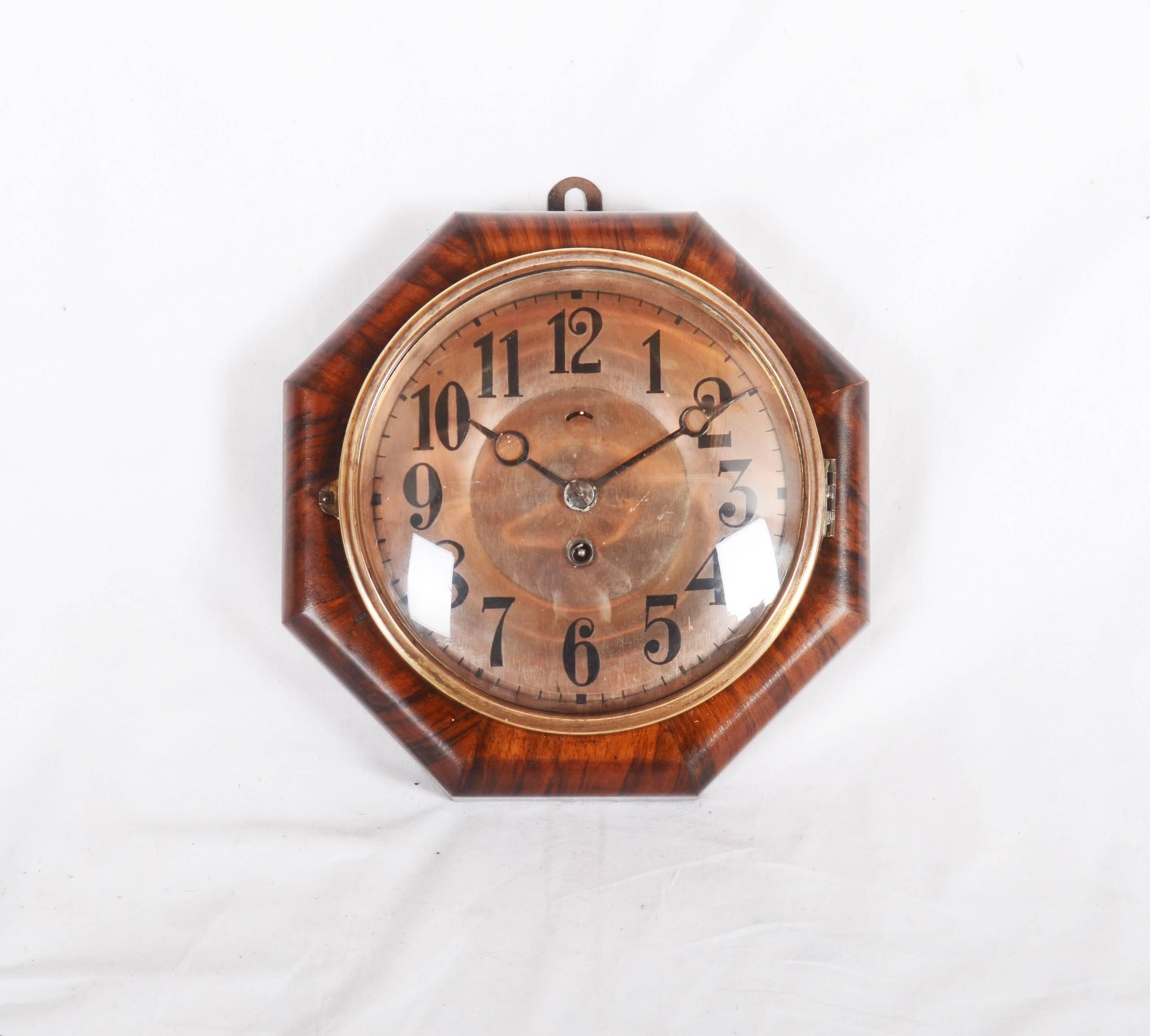 Walnut wood octagonal box, clock face with Arabic numbers, restored new battery movement.