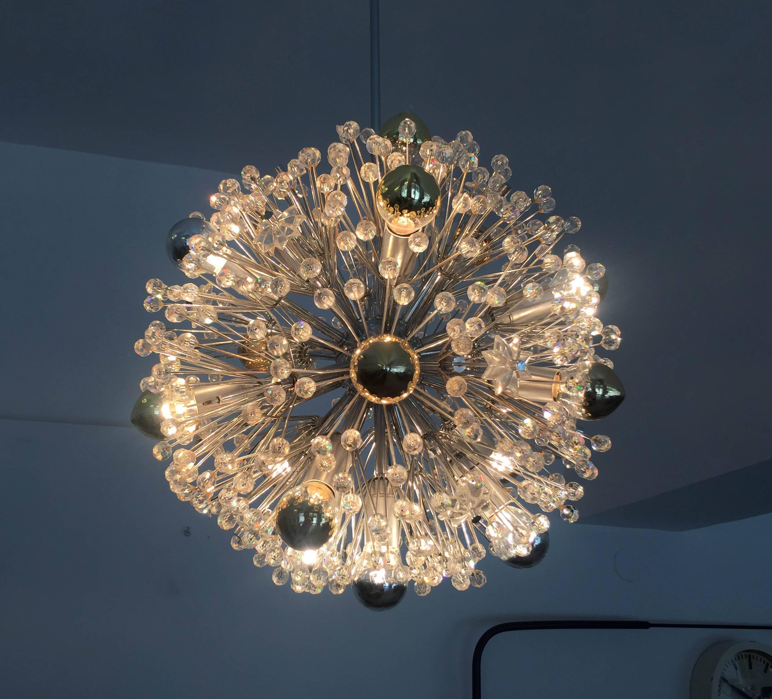 Sputnik Snowball Chandelier by Emil Stejnar for Rupert Nikoll In Good Condition For Sale In Vienna, AT