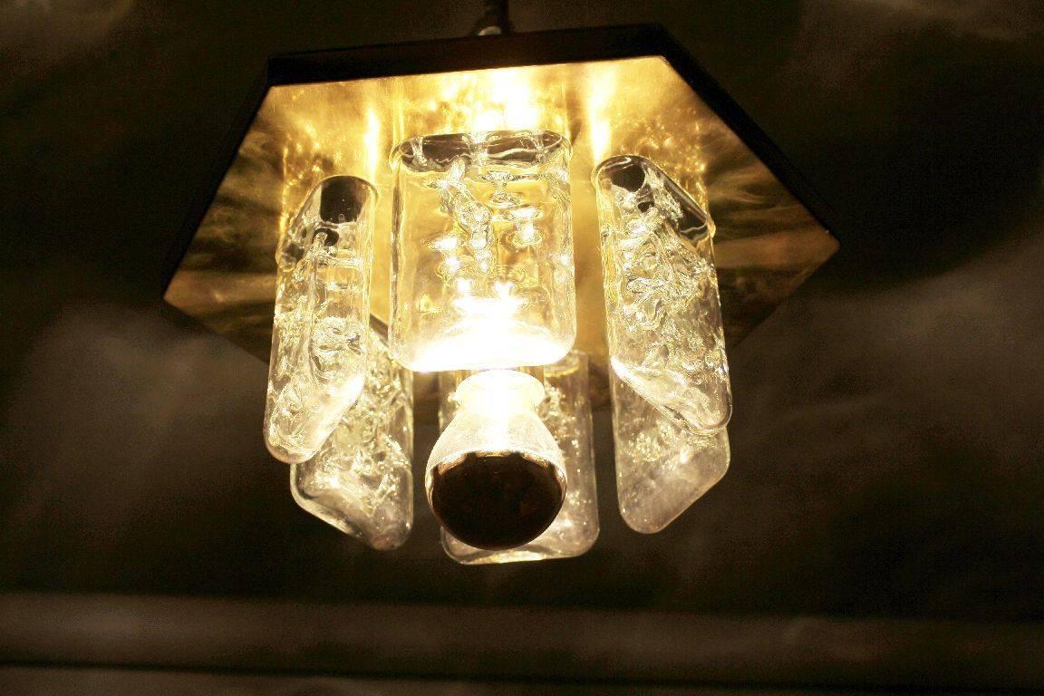 Mid-Century Doria lamp. Brass plate with six Murano glass elements.
Fitted with one E27 socket.
  