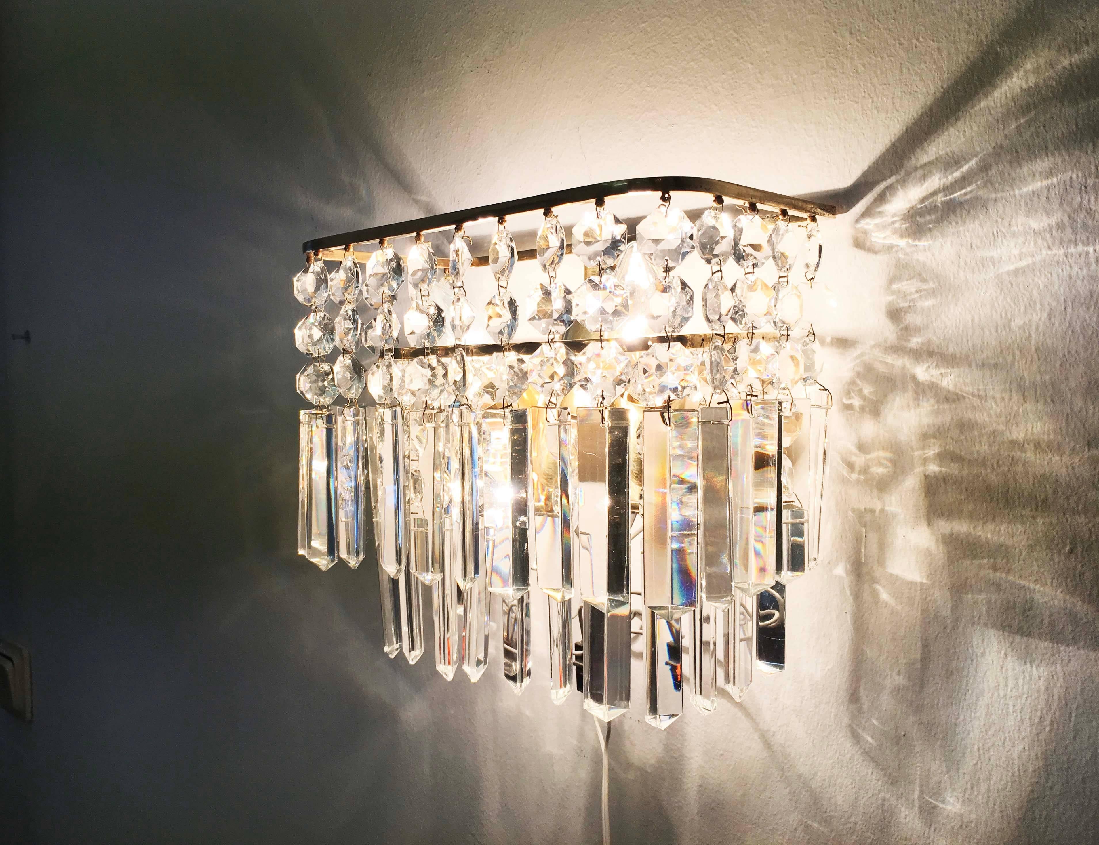 Pair of Austrian Crystal Sconces by Bakalowits and Sohne In Good Condition For Sale In Vienna, AT