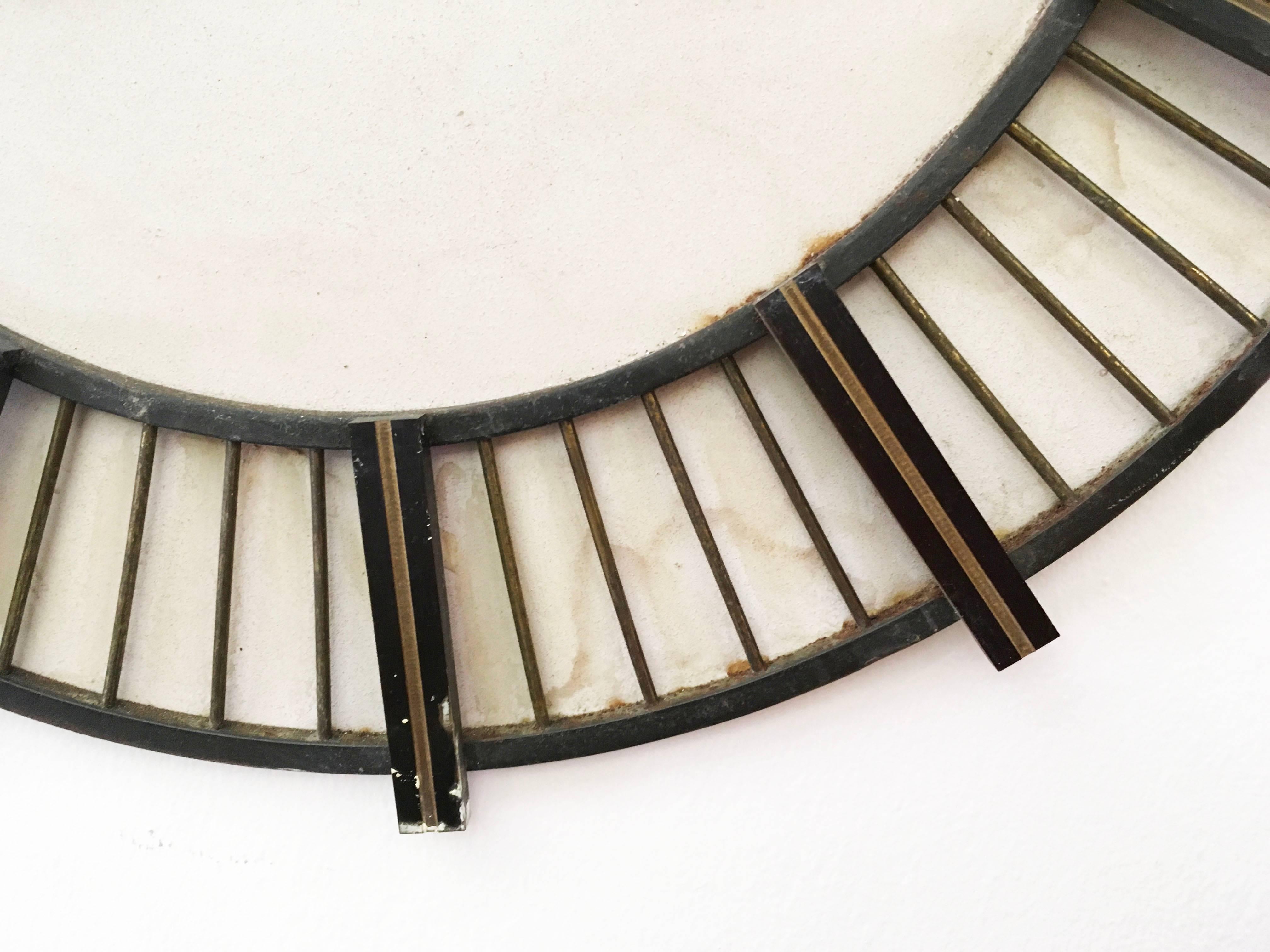 Steel painted with brass hours and minutes division and brass pointers made in Germany in the 1950s.
Formerly a slave clock, it is now fitted with a modern quartz movement with a battery.