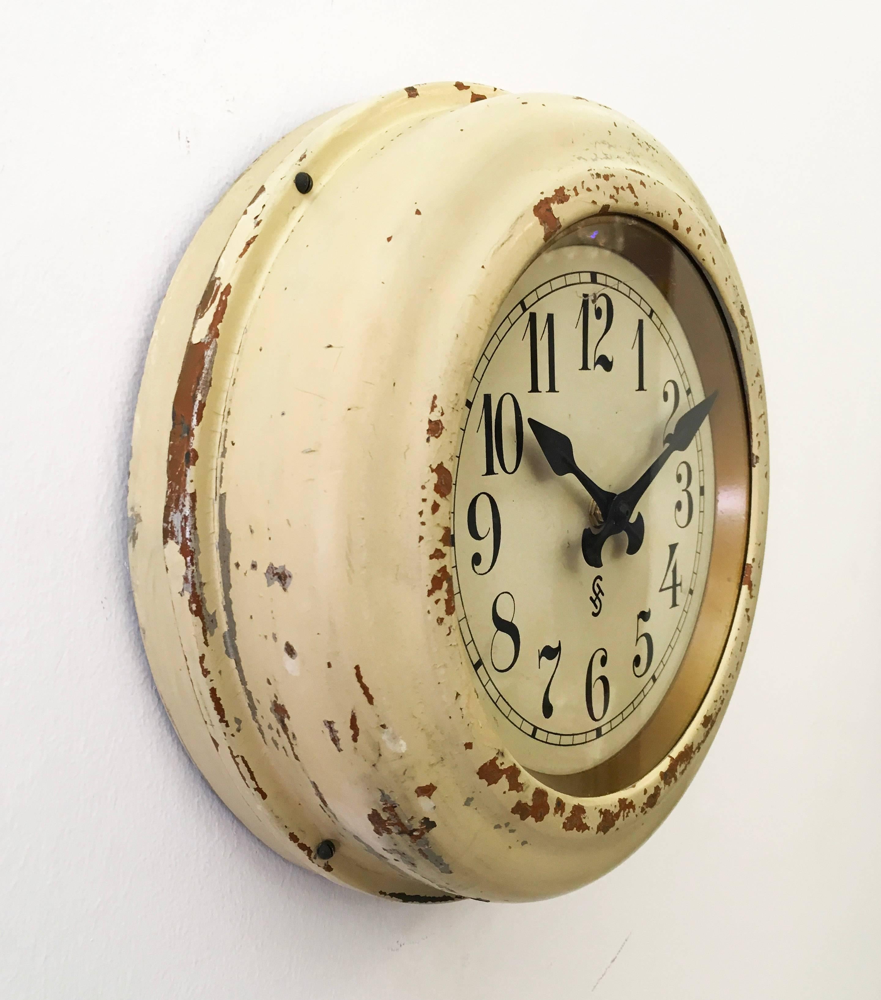 Art Deco Siemens Factory or Workshop Wall Clock In Good Condition In Vienna, AT