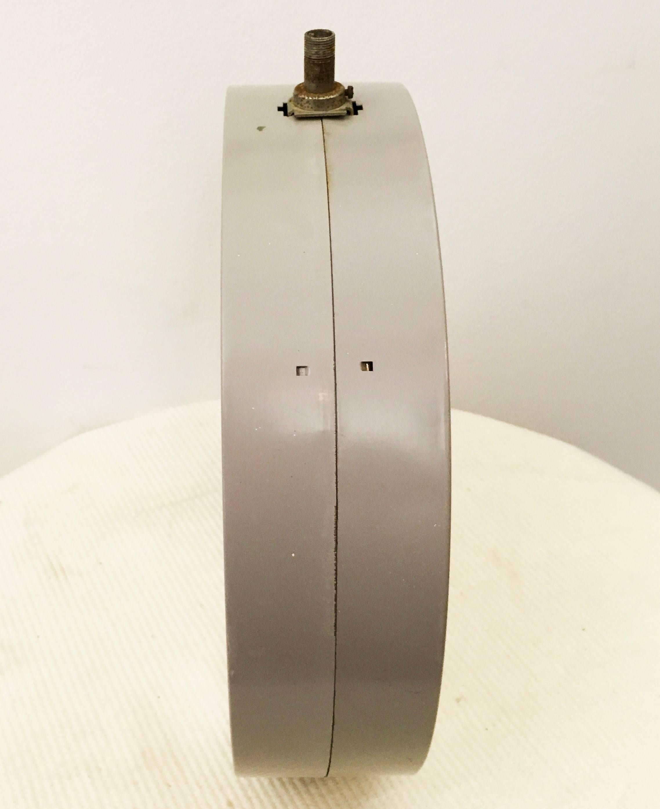 Large German station clock by Siemens & Halske from the early 1950s.
Formerly as a slave clock with mechanical movement, it is now fitted with a modern quartz movement with a battery.
Steel lacquered frame with glass on both sides.
This clock can