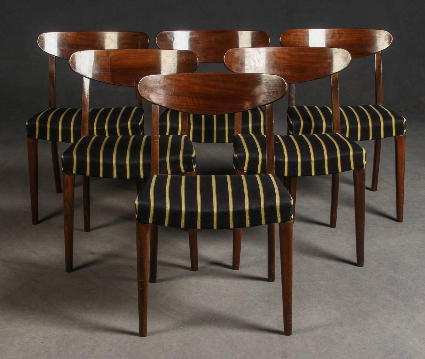Set of Six Danish Curved Back Dining Chairs In Good Condition For Sale In Vienna, AT
