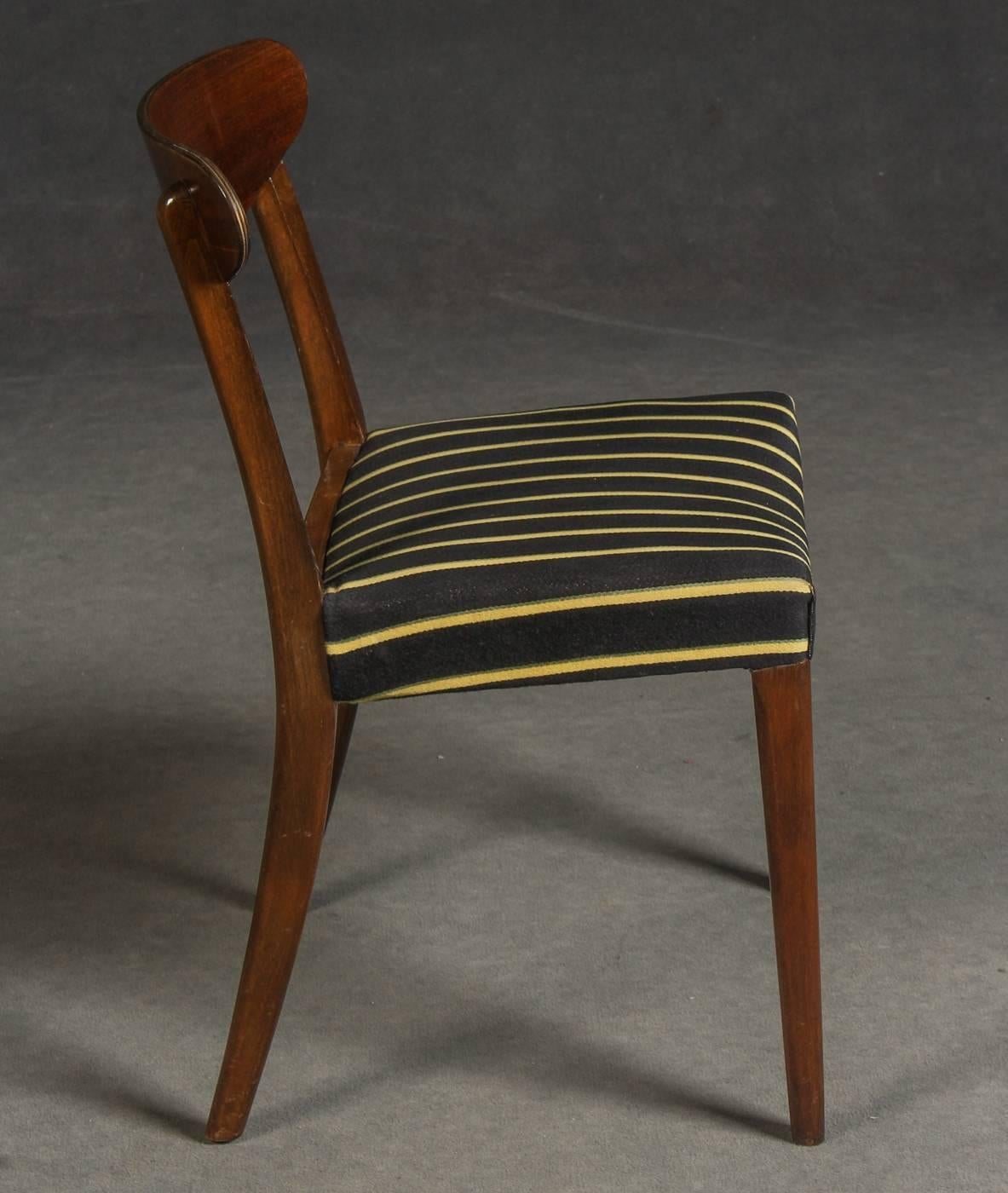 Dining chairs with curved backs crafted of teak, on oak frames. Attributed to Kai Lyngfeldt Larsen and made in the 1960s by Soren Willadsen. Original condition.