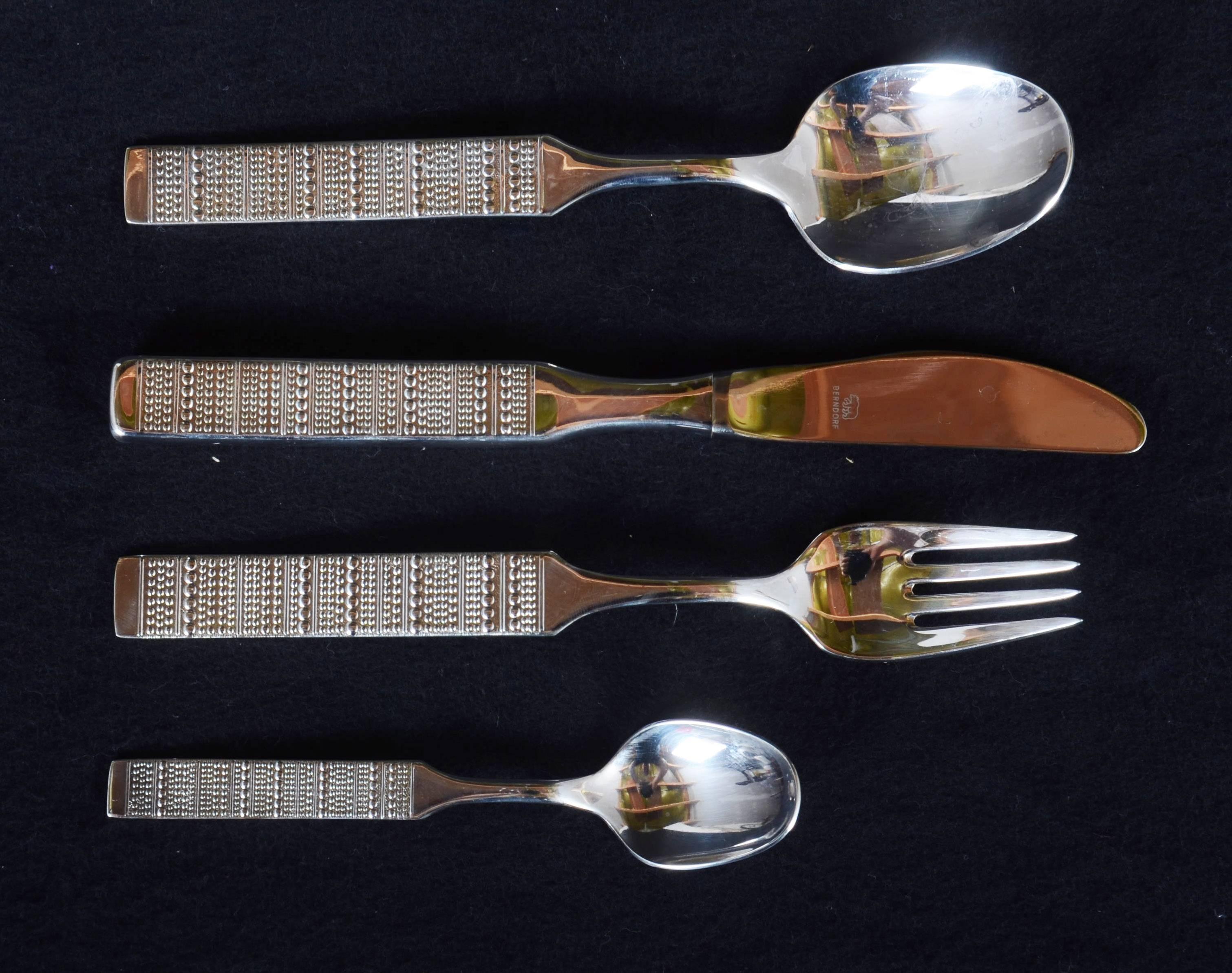 Austrian high-quality flatware silver plated by Berndorf, former Krupp Company from the 1960s. The cutlery has a handle with a very interesting geometric decor. Used but in excellent condition, some in near new condition.
Two sets each 24 pieces