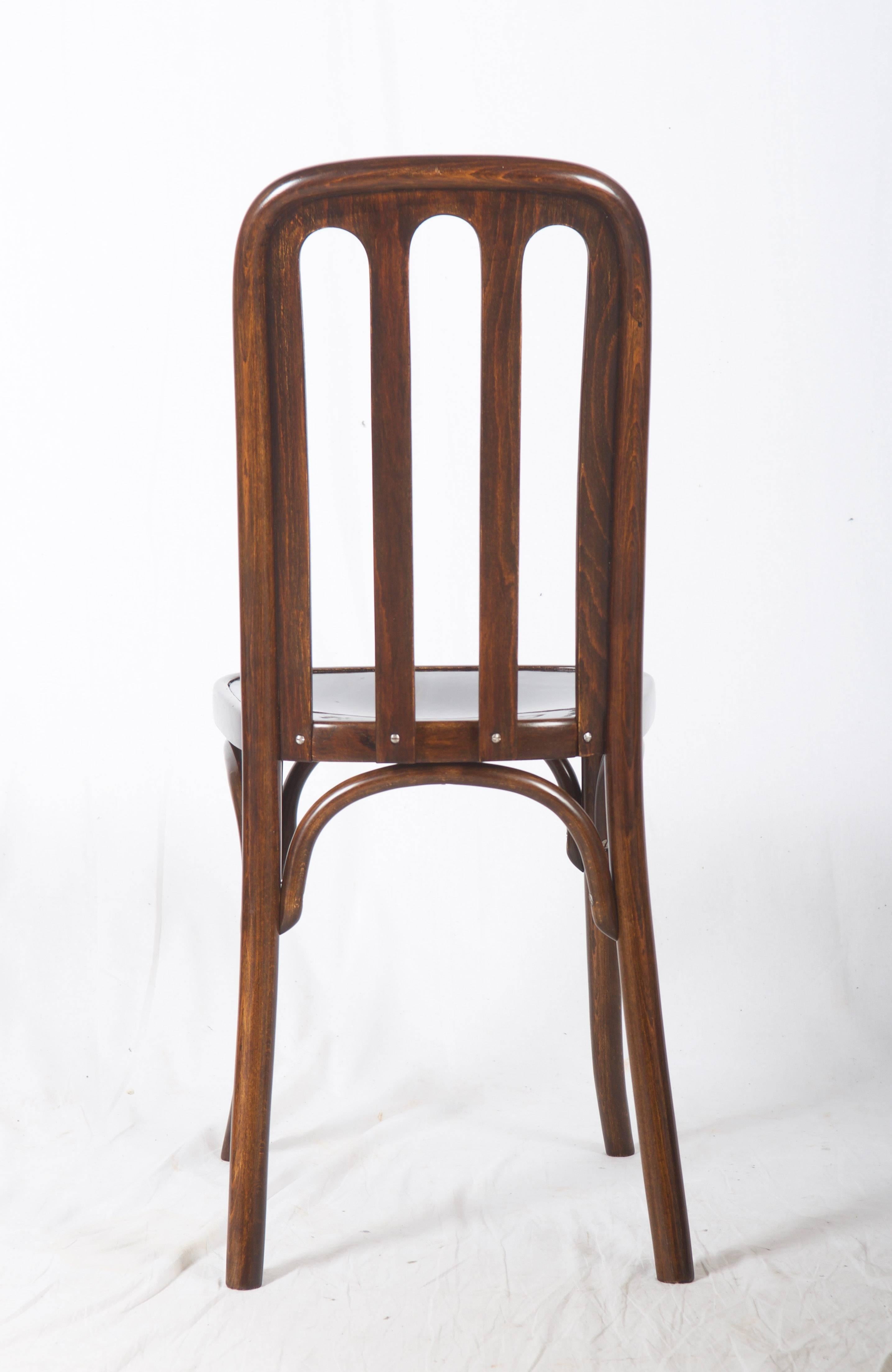 Beech, bentwood with plywood seat and back.
Designed by Josef Hoffmann in 1900-1910 for Thonet.
Perfectly restored, the color can be changed on request.
One price is already restored delivery time for the rest about 4-6 weeks.
Up to six
