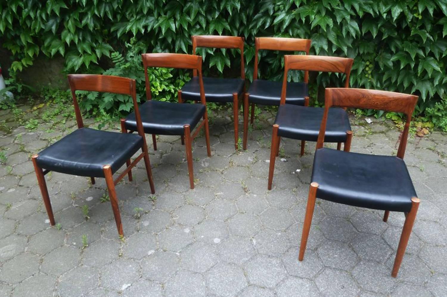 Bois de feuillus Ensemble de six chaises de salle à manger en bois dur dans le style des chaises Møller 77 en vente