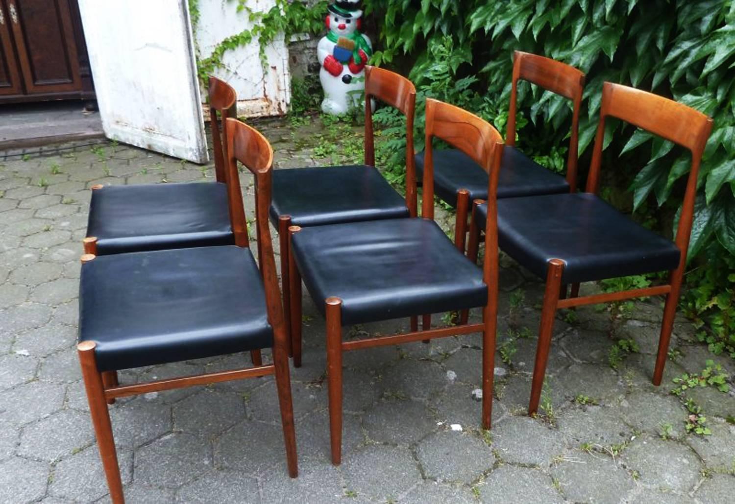 Ensemble de six chaises de salle à manger en bois dur dans le style des chaises Møller 77 en vente 1