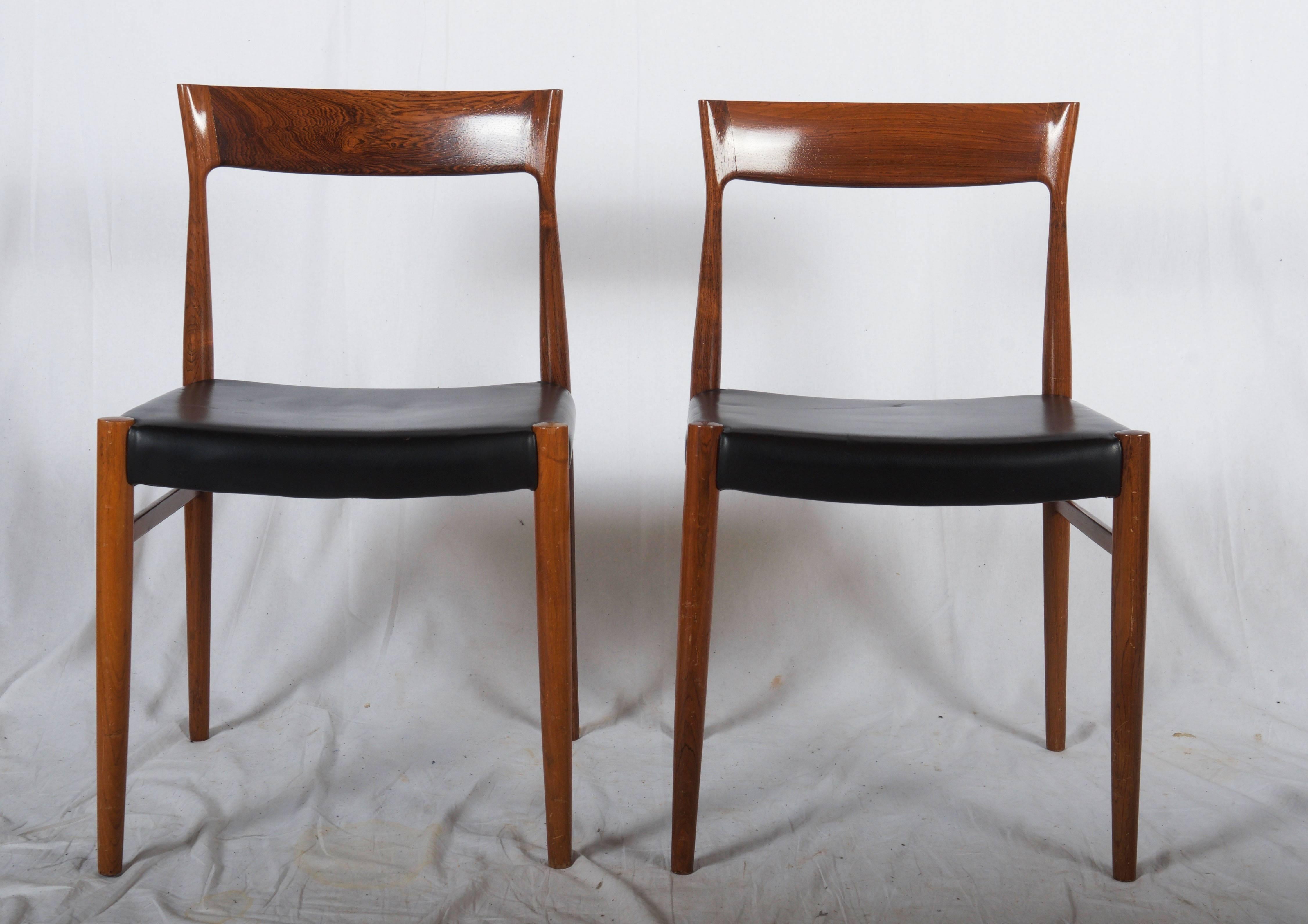 Danois Ensemble de six chaises de salle à manger en bois dur dans le style des chaises Møller 77 en vente