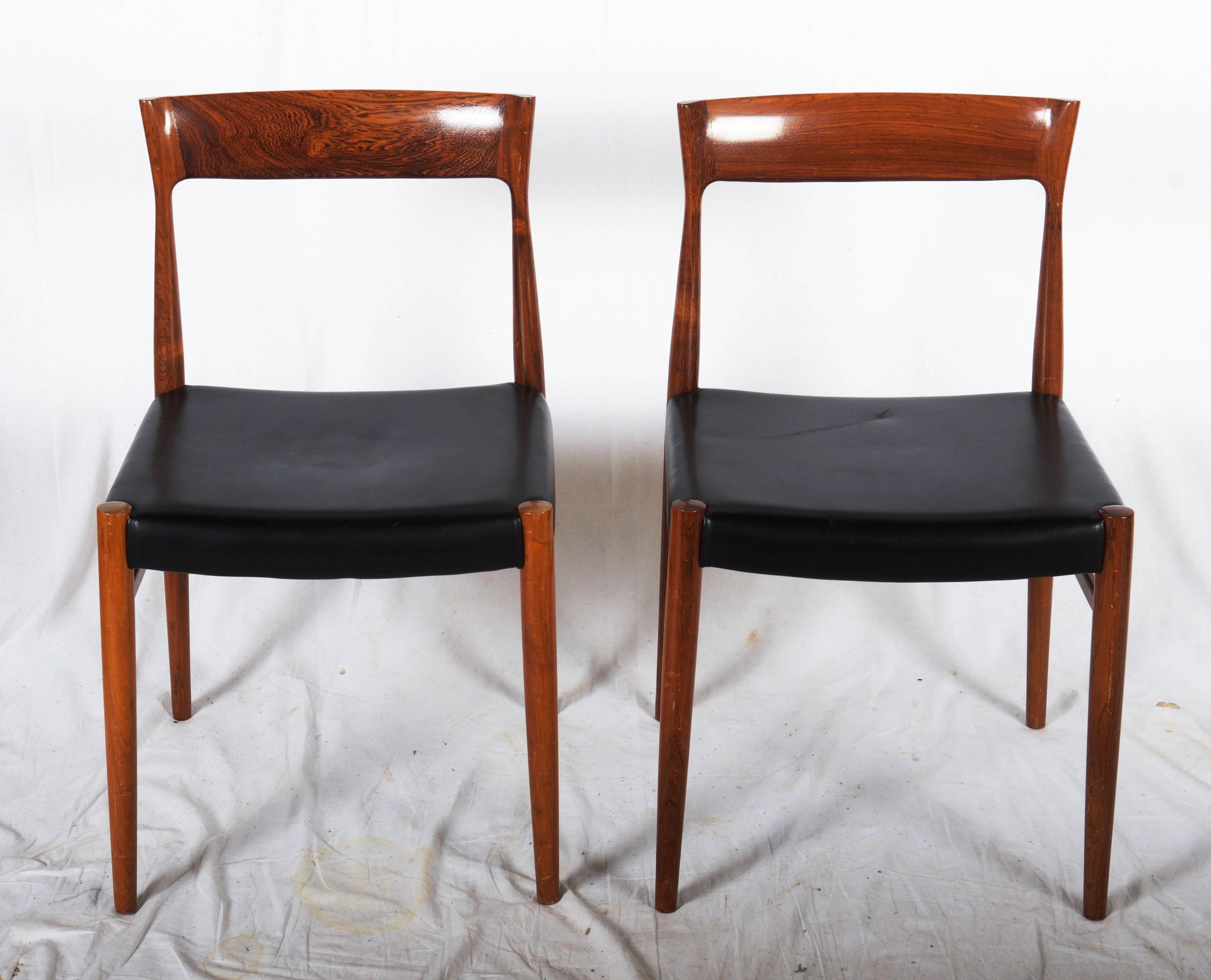 Scandinave moderne Ensemble de six chaises de salle à manger en bois dur dans le style des chaises Møller 77 en vente