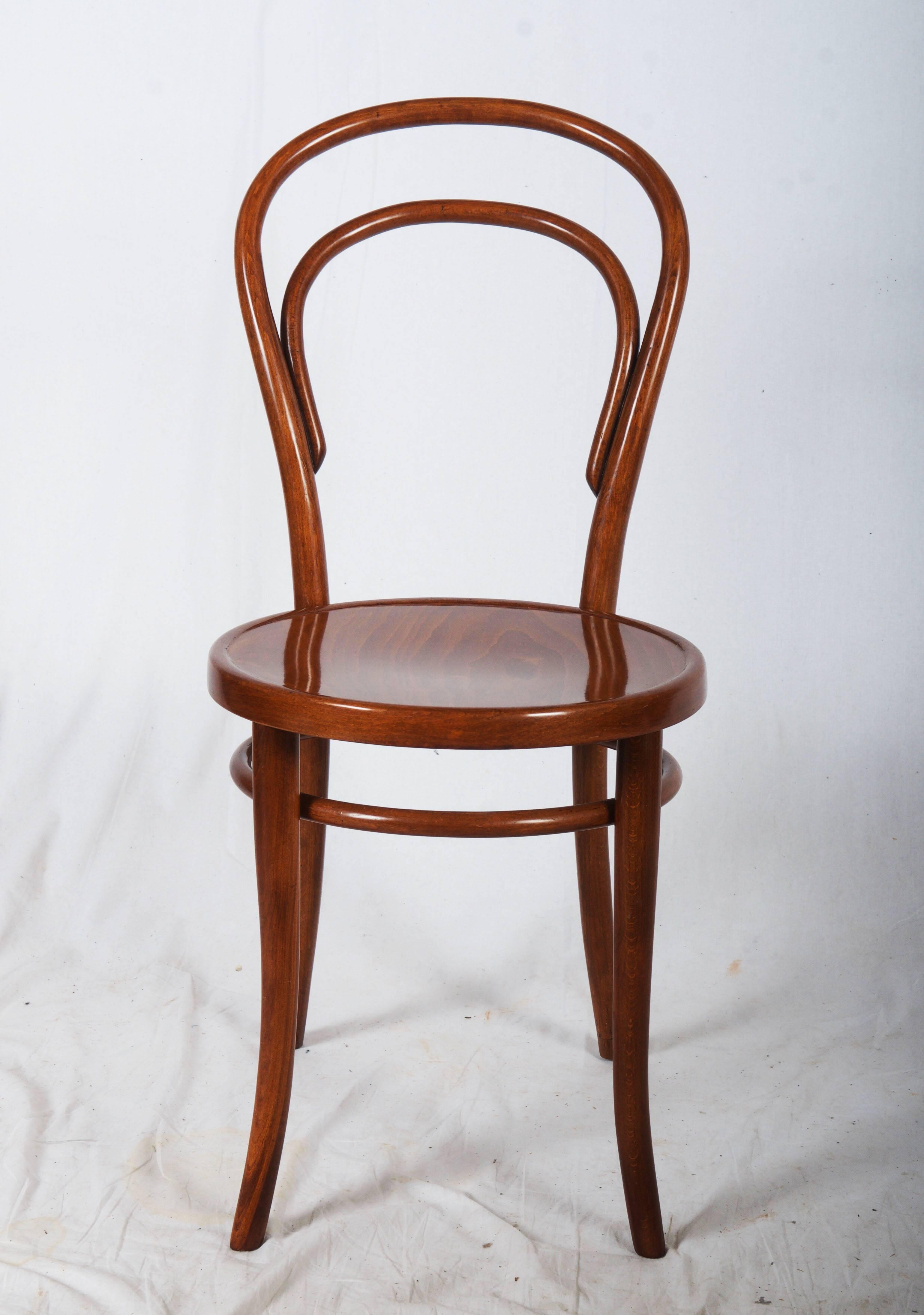 Beech, bentwood signed on the frame Gebrüder Thonet catalog no. 14.
Perfectly restored, the color can be changed on request.
One price is already restored delivery time for the rest about 4-6 weeks.
Up to six available.