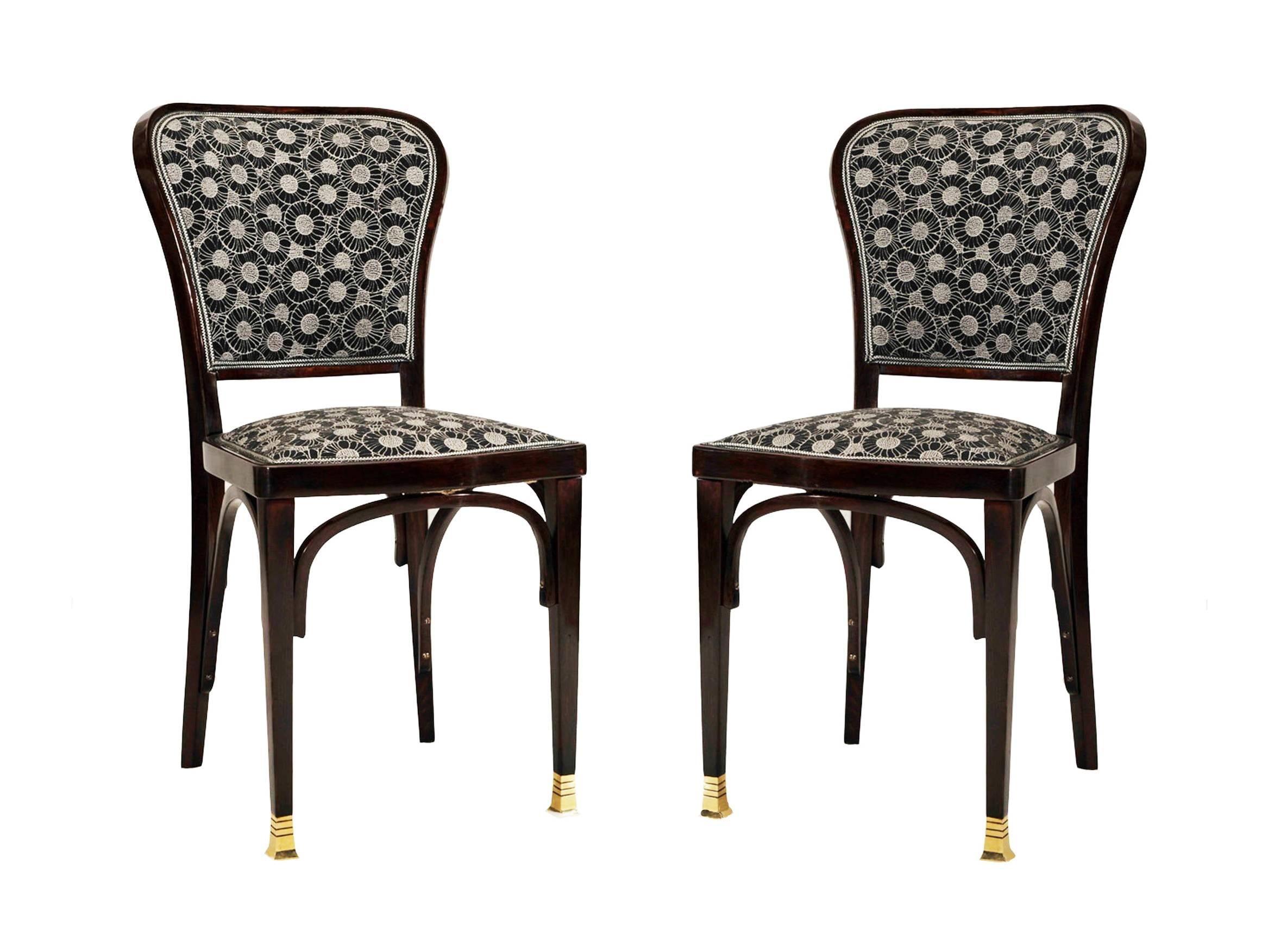 Dining room chairs by Gustav Siegel for J.J. Kohn from 1901.
This model was first time appeared in the supplement to the 1902 Kohn catalog.
Fully restored and covered with Backhausen fabric.
One already restored delivery time for the rest about