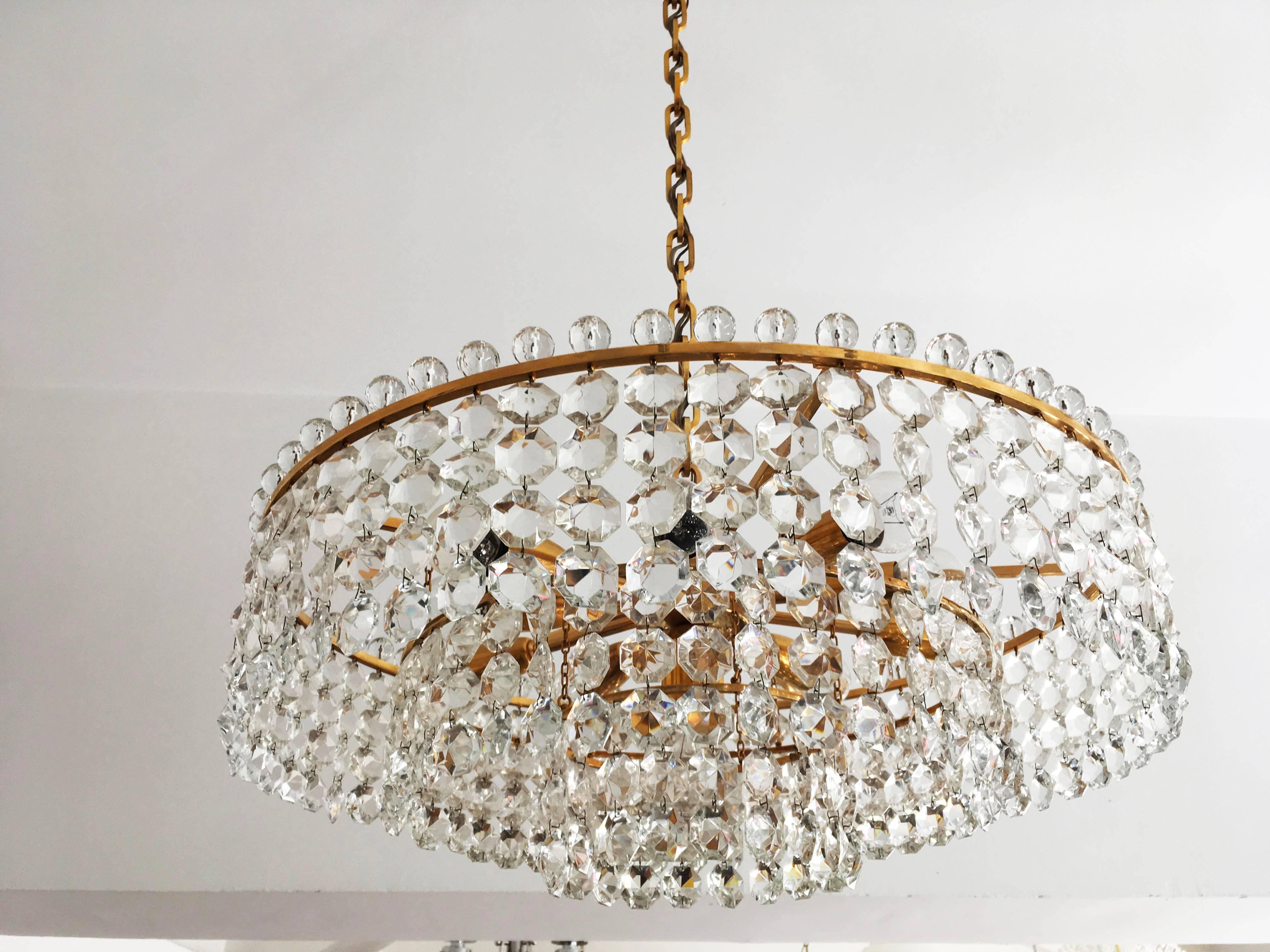 Beautiful Cut Crystal Chandelier by Bakalowits In Good Condition For Sale In Vienna, AT