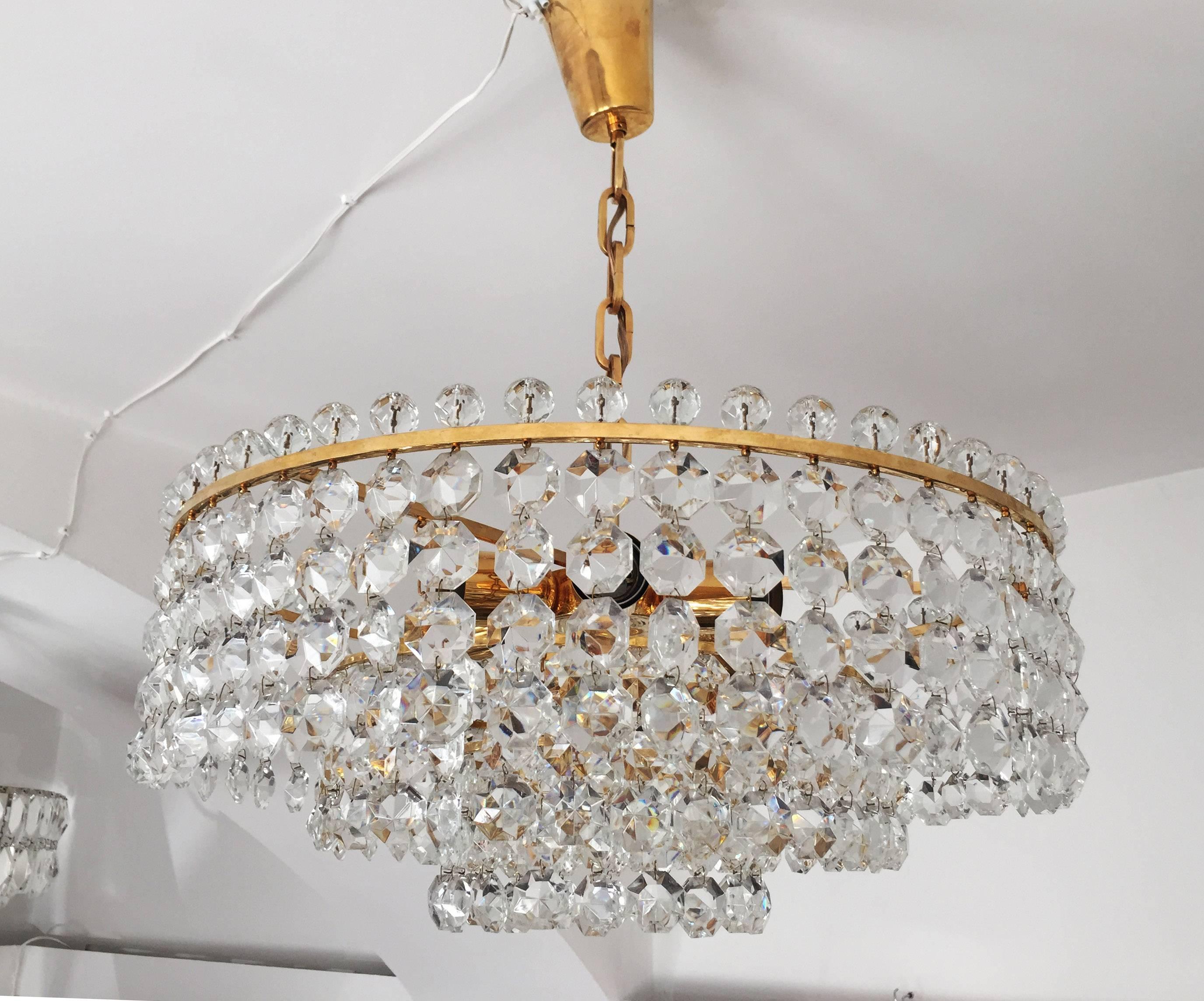 Three layers brass construction gold plated with cut crystal elements (octagons and pearls) fitted with six E27 sockets up to 60 watts each.
Made in Vienna in the 1960s by Bakalowits & Sohne.
Dimension of the chandelier only is: diameter 51 cm