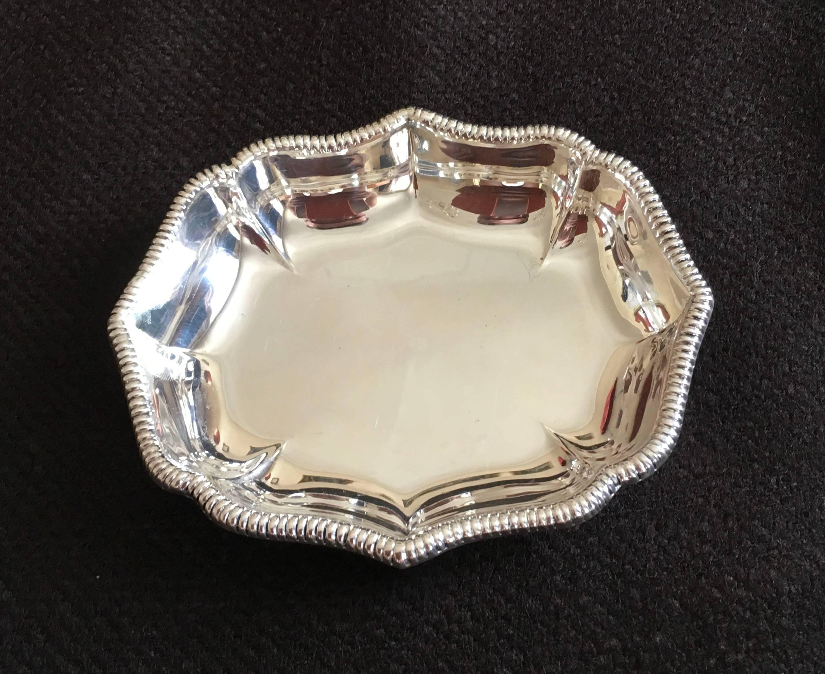 English Silver Plate from the Late 1970s For Sale